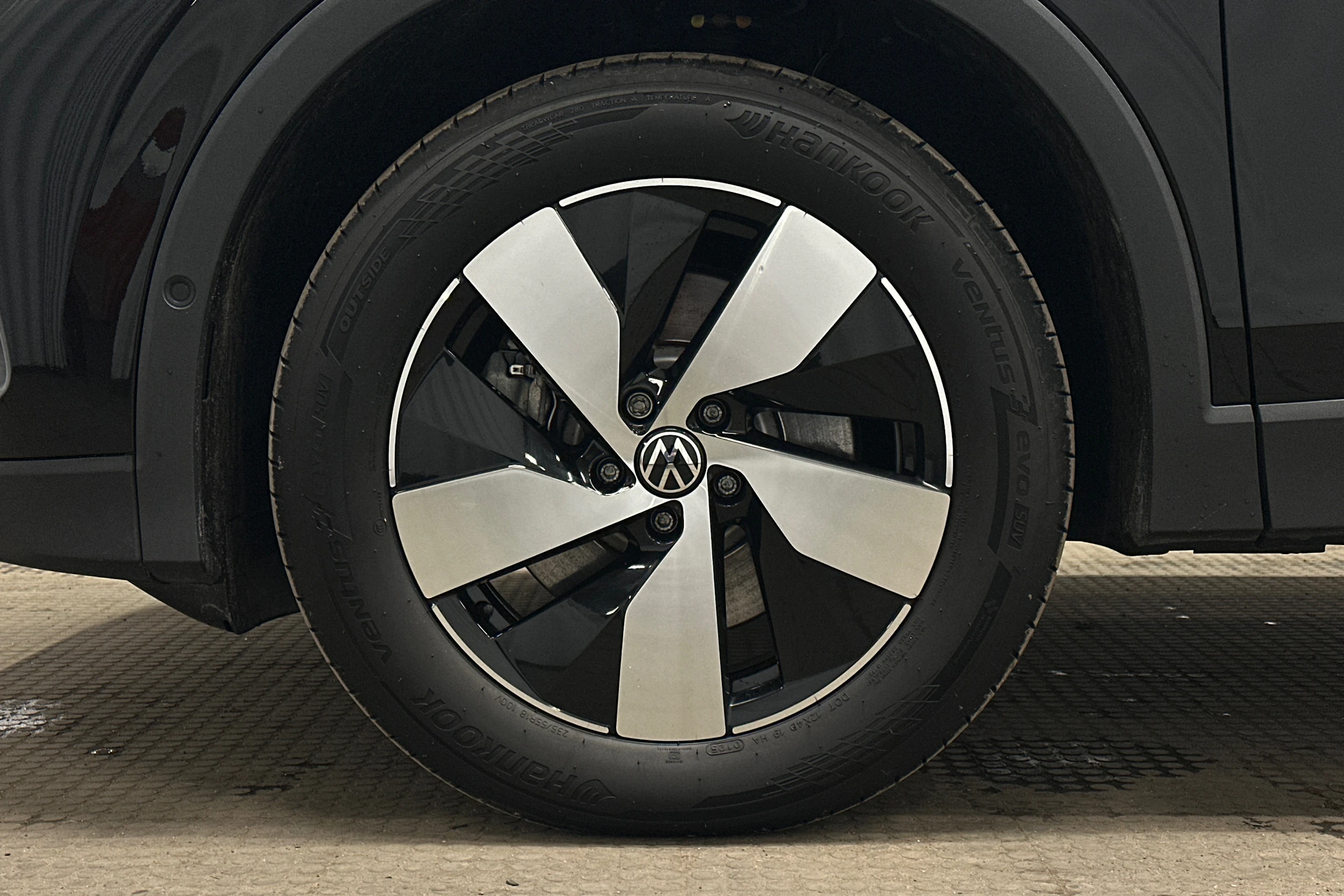 musta Volkswagen Tiguan 2025 kuva 12.