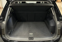 musta Volkswagen Tiguan 2025 kuva 15.