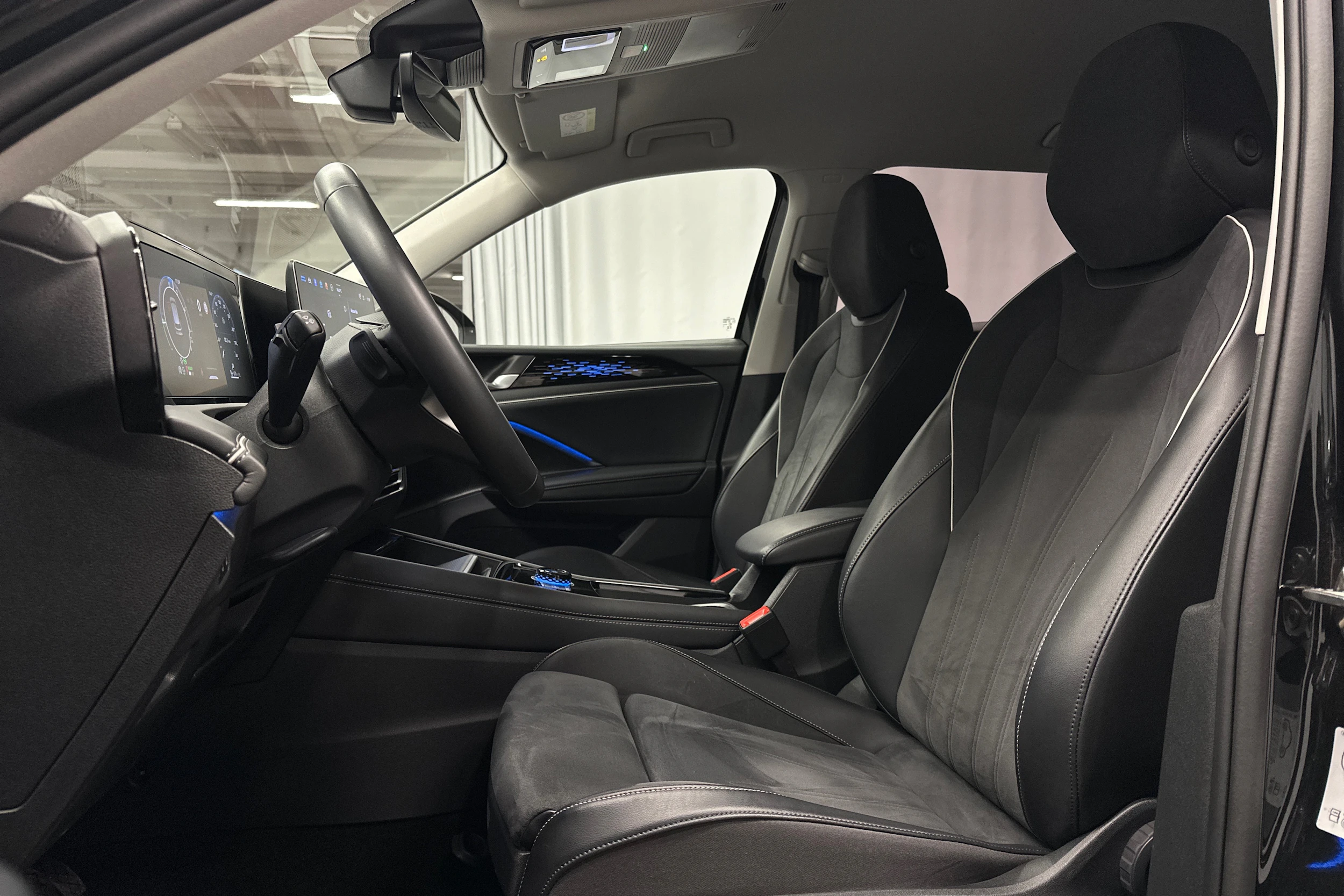 musta Volkswagen Tiguan 2025 kuva 19.