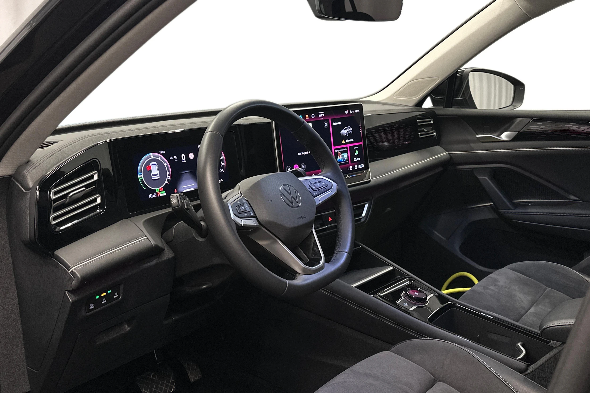 musta Volkswagen Tiguan 2025 kuva 8.
