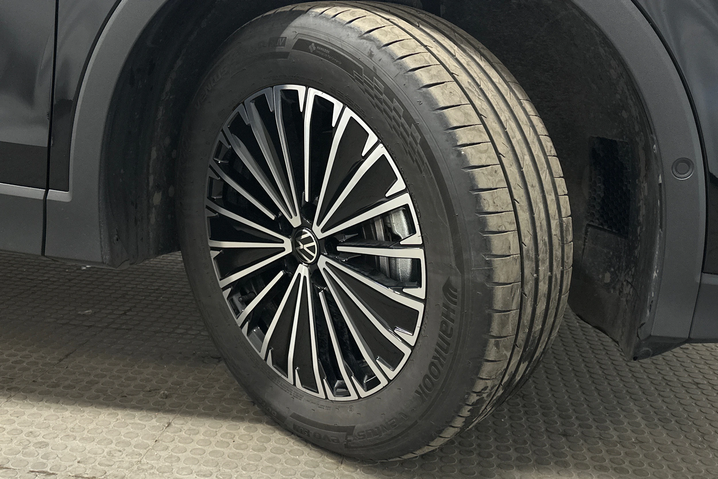 musta Volkswagen Tiguan 2025 kuva 13.