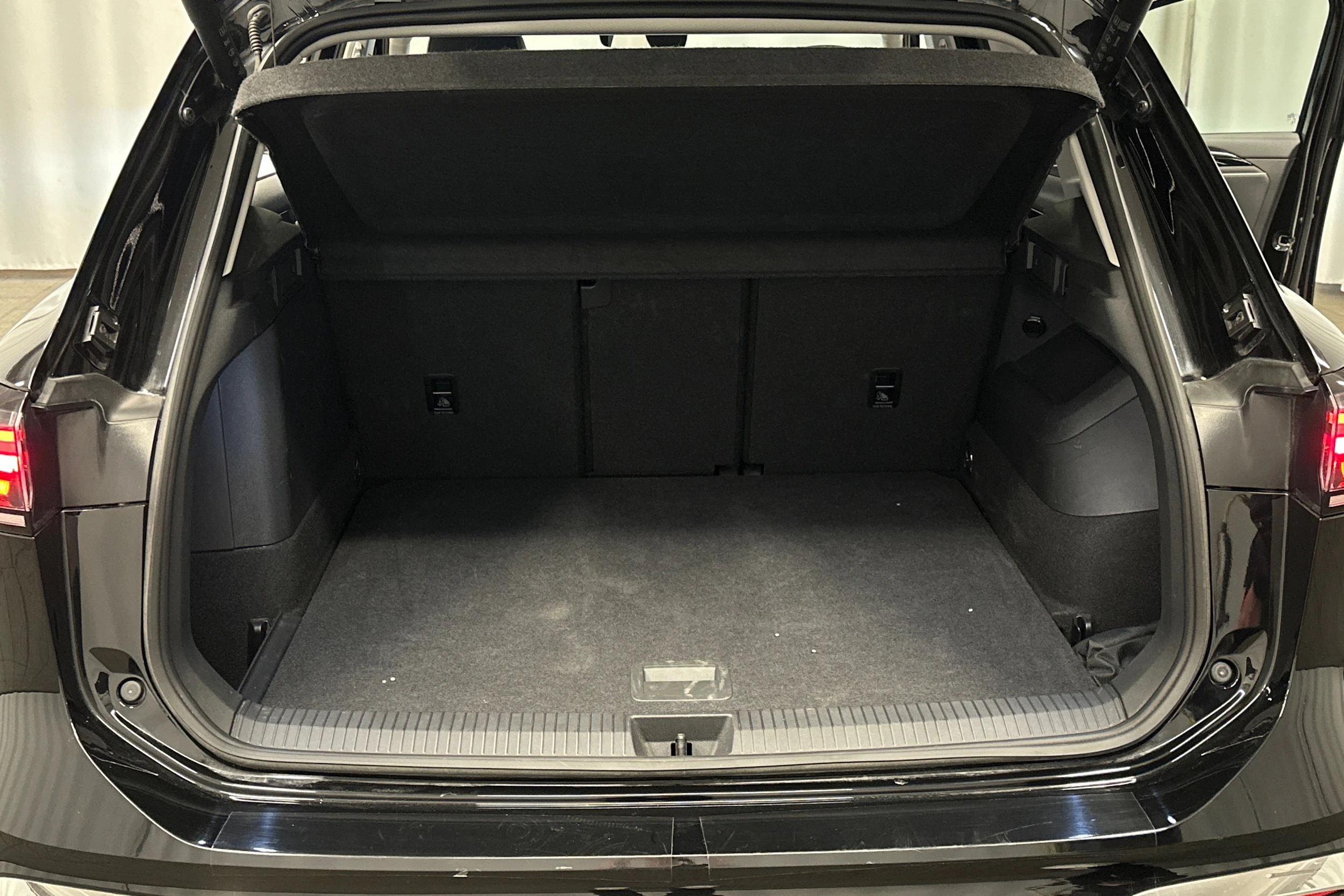 musta Volkswagen Tiguan 2025 kuva 39.