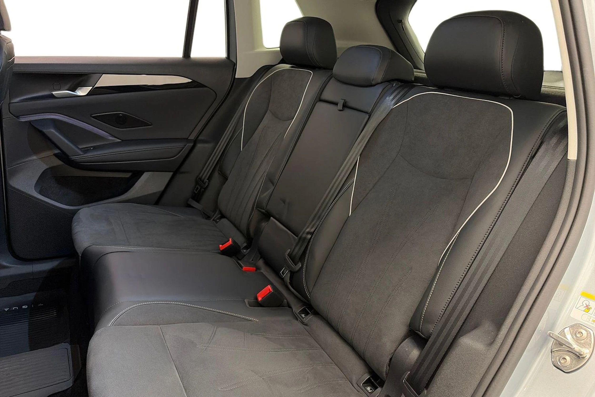 harmaa Volkswagen Tiguan 2025 kuva 11.