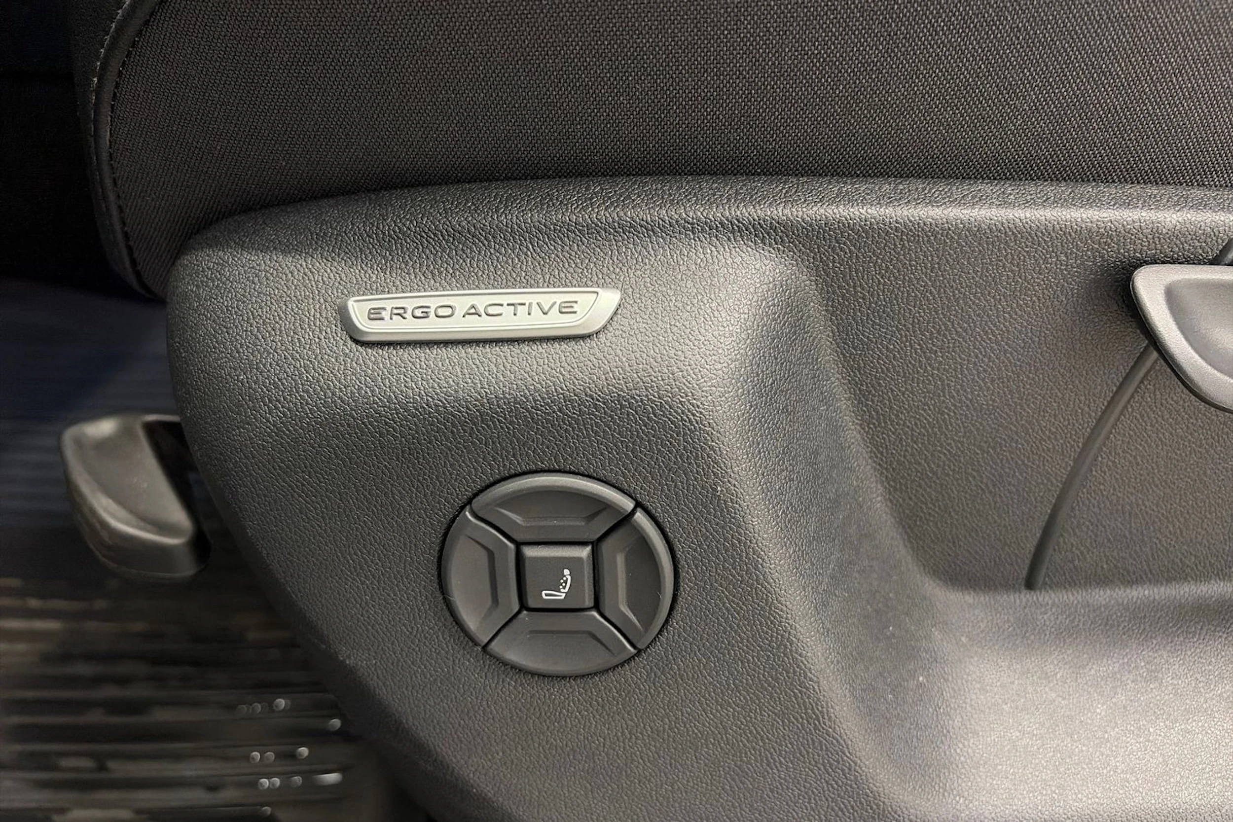 harmaa Volkswagen Tiguan 2025 kuva 18.