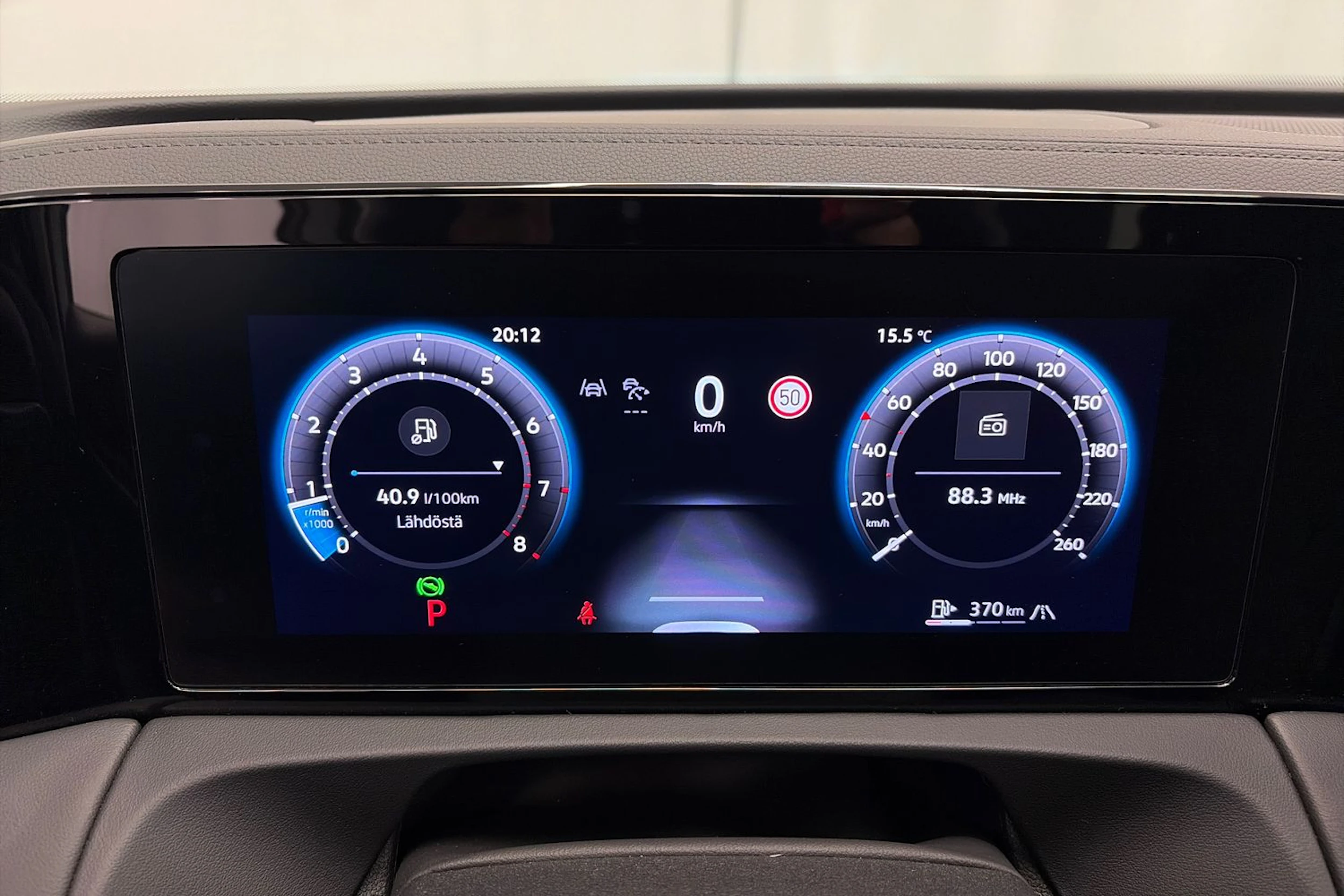 harmaa Volkswagen Tiguan 2025 kuva 19.