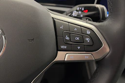 harmaa Volkswagen Tiguan 2025 kuva 22.