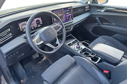 Vihreä Volkswagen Tiguan 2025 kuva 3.