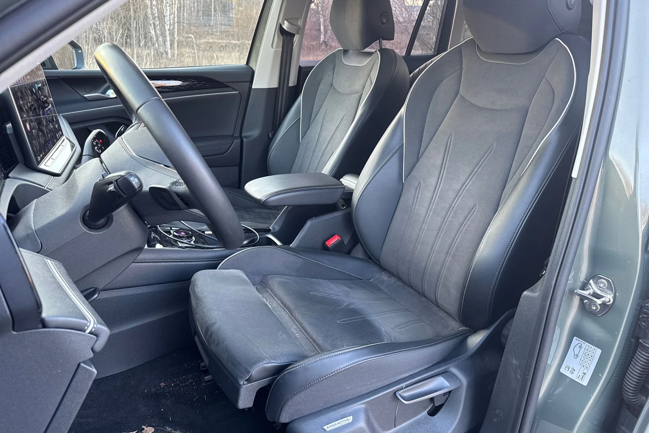 Vihreä Volkswagen Tiguan 2025 kuva 4.