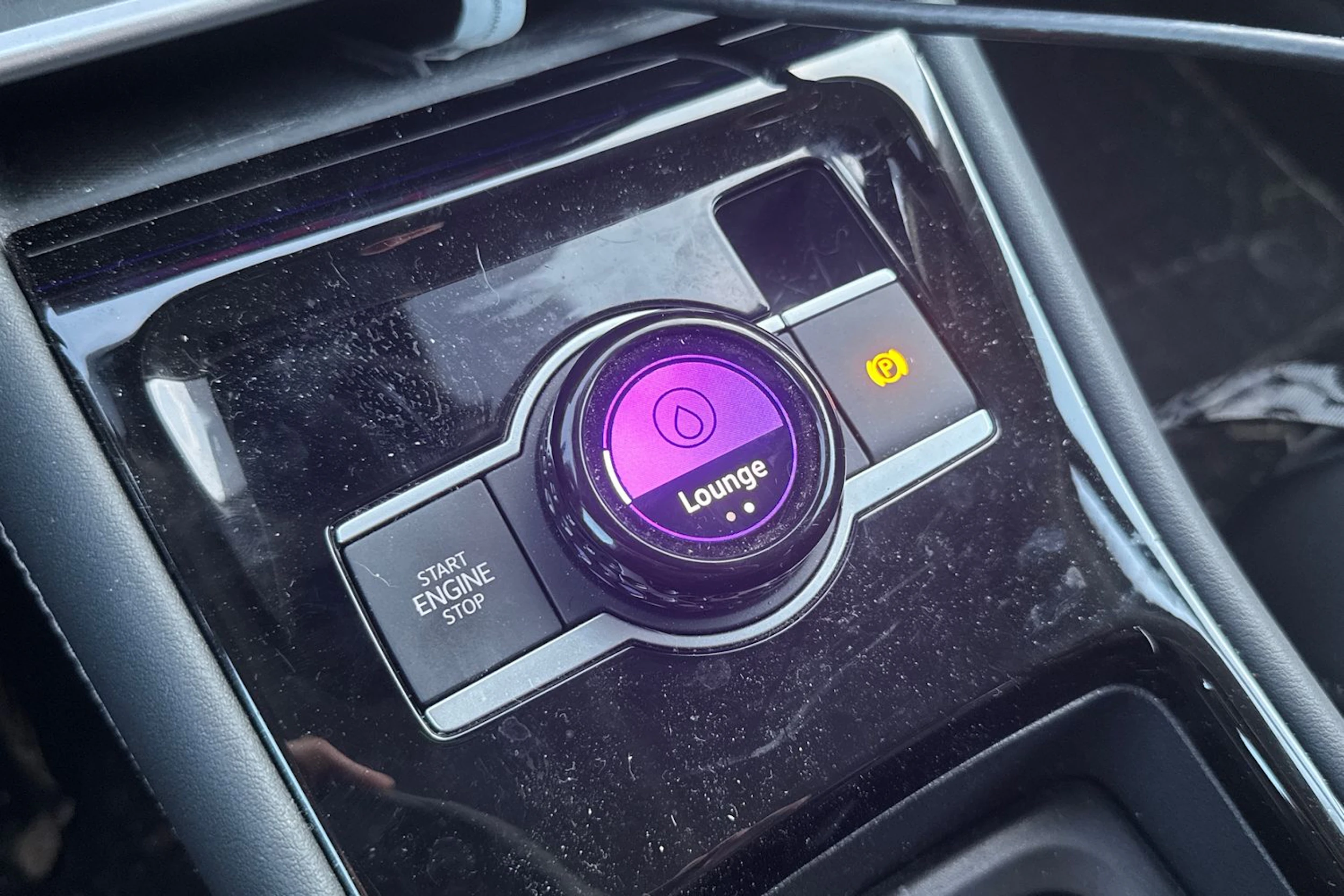 Vihreä Volkswagen Tiguan 2025 kuva 7.