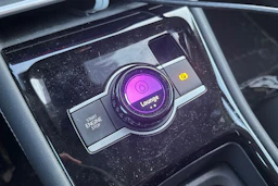 Vihreä Volkswagen Tiguan 2025 kuva 7.