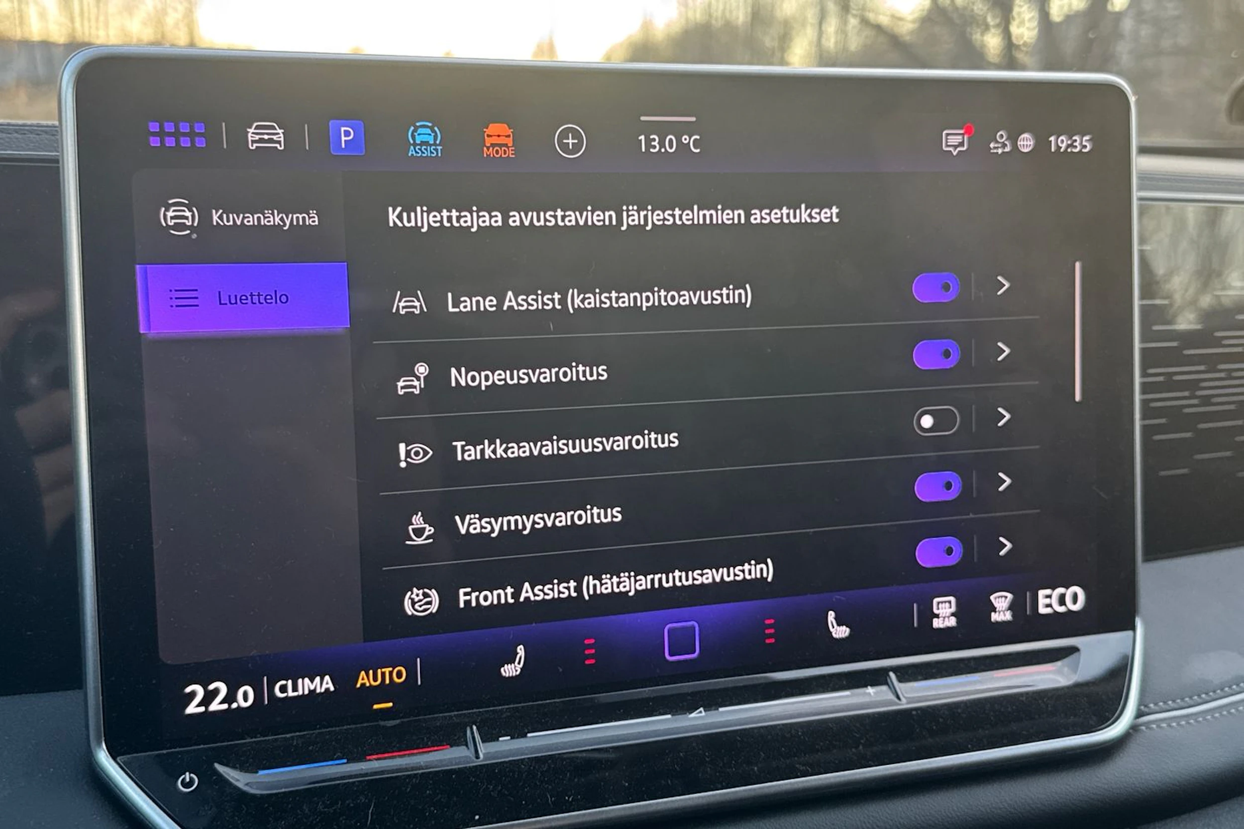 Vihreä Volkswagen Tiguan 2025 kuva 10.