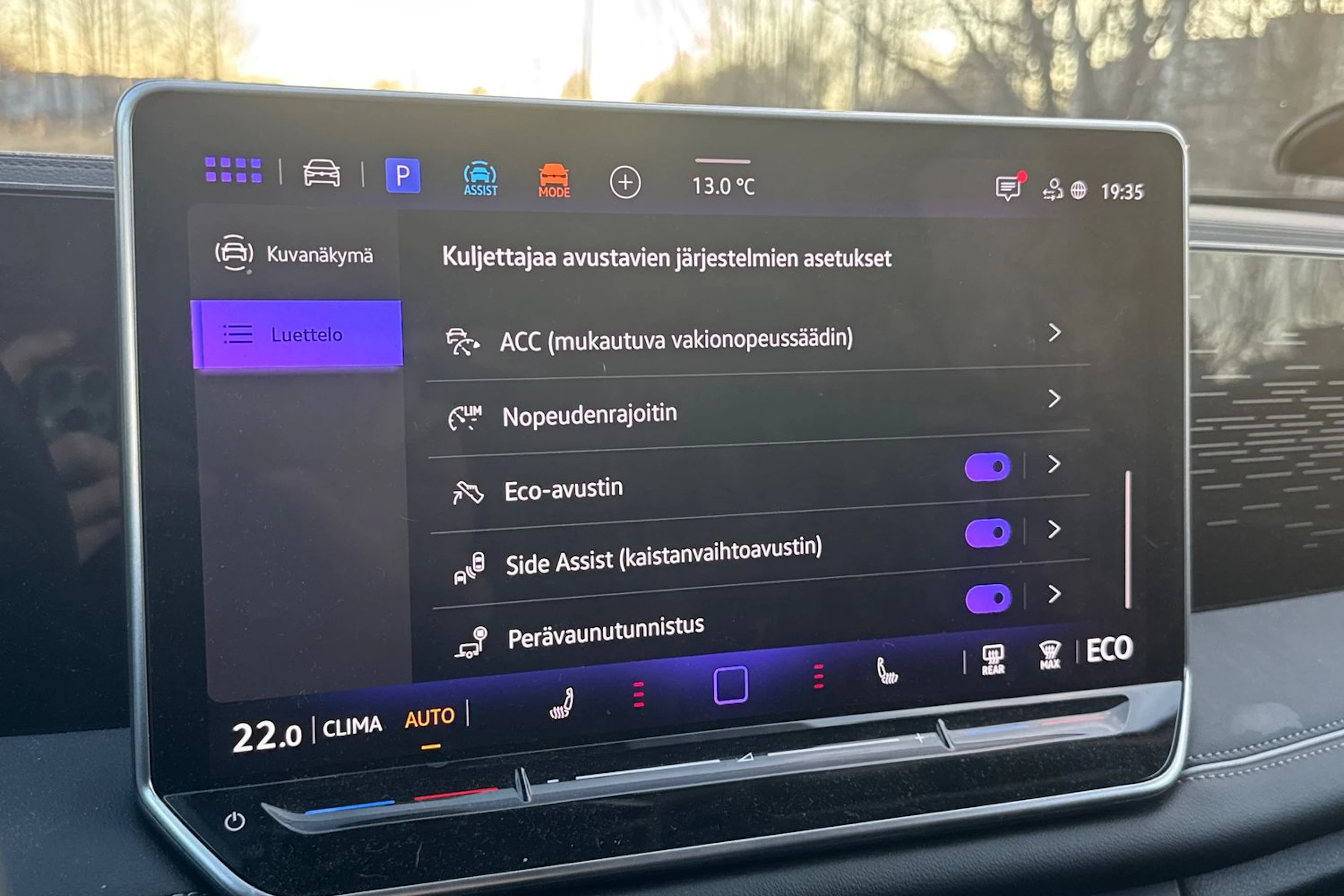 Vihreä Volkswagen Tiguan 2025 kuva 11.