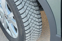 Vihreä Volkswagen Tiguan 2025 kuva 17.