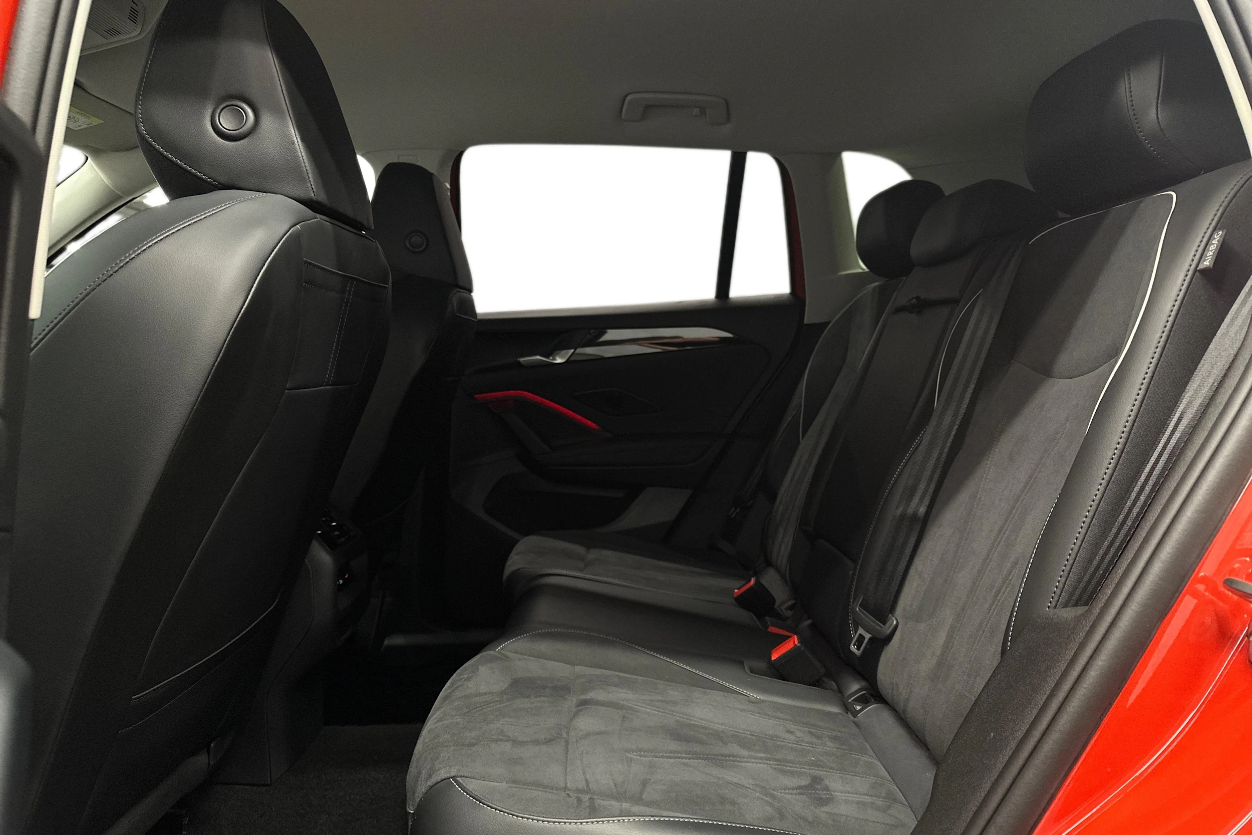 Oranssi Volkswagen Tiguan 2025 kuva 8.
