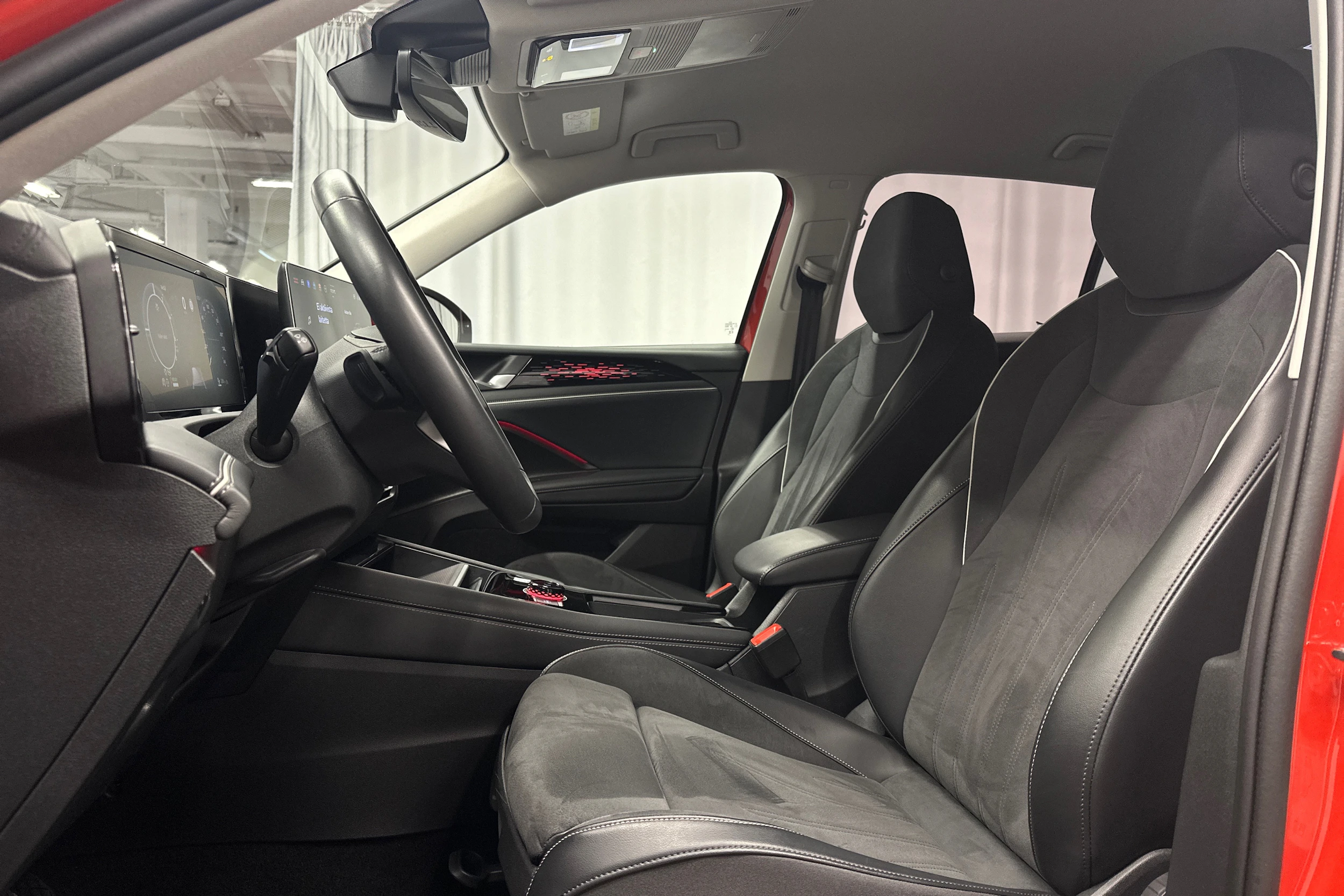 Oranssi Volkswagen Tiguan 2025 kuva 15.