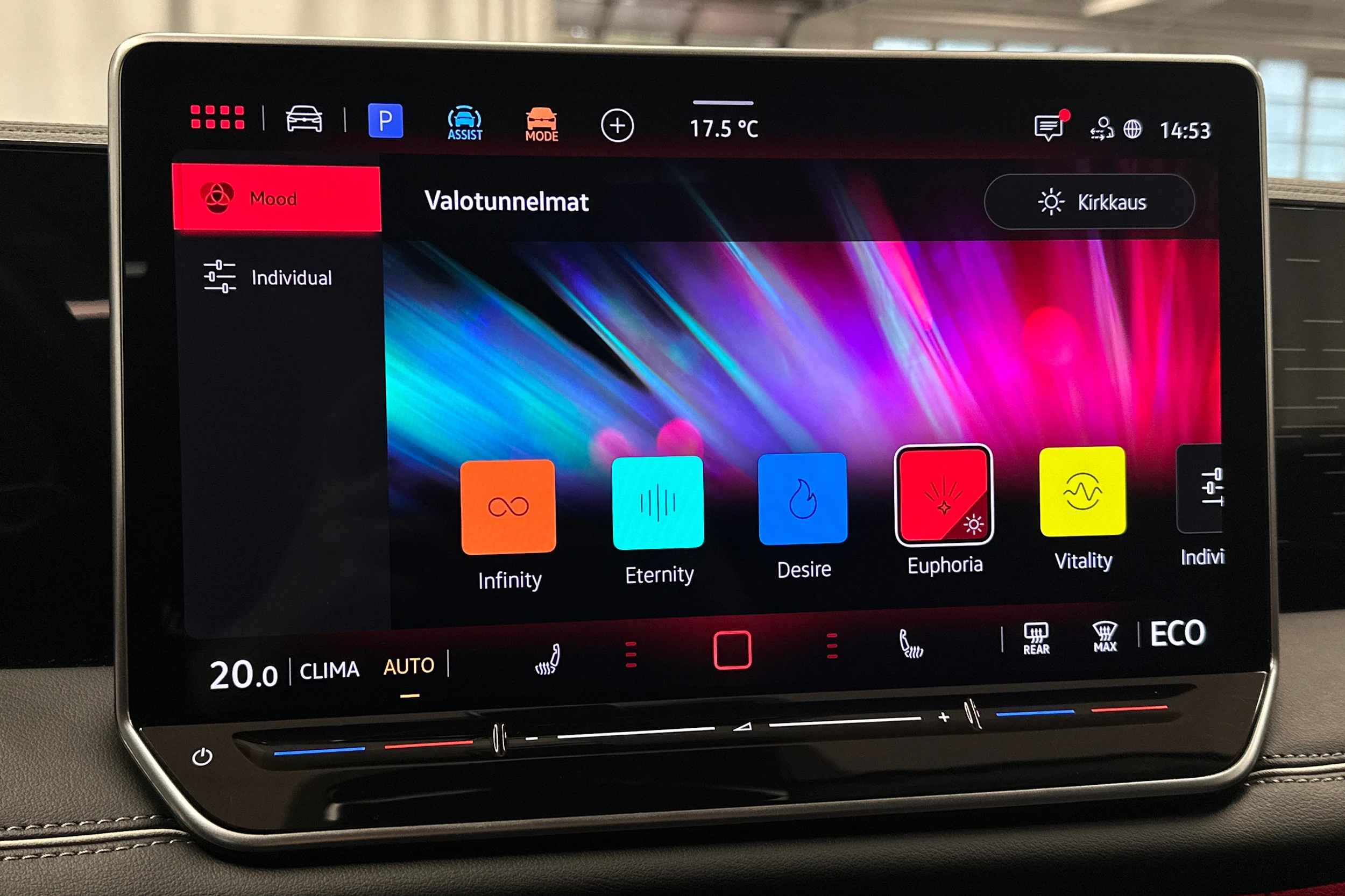 Oranssi Volkswagen Tiguan 2025 kuva 25.