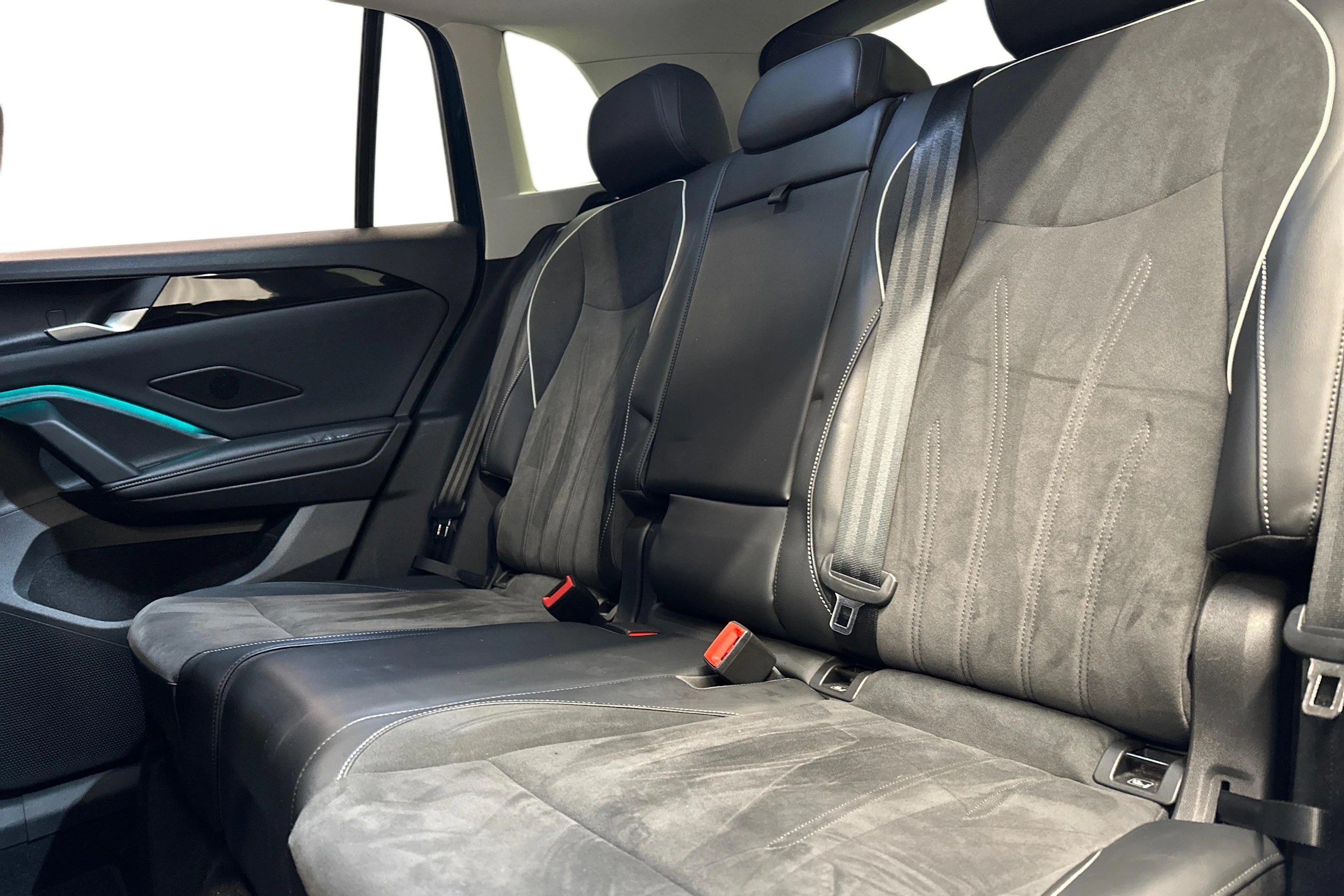sininen Volkswagen Tiguan 2025 kuva 11.