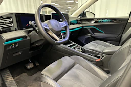 sininen Volkswagen Tiguan 2025 kuva 21.