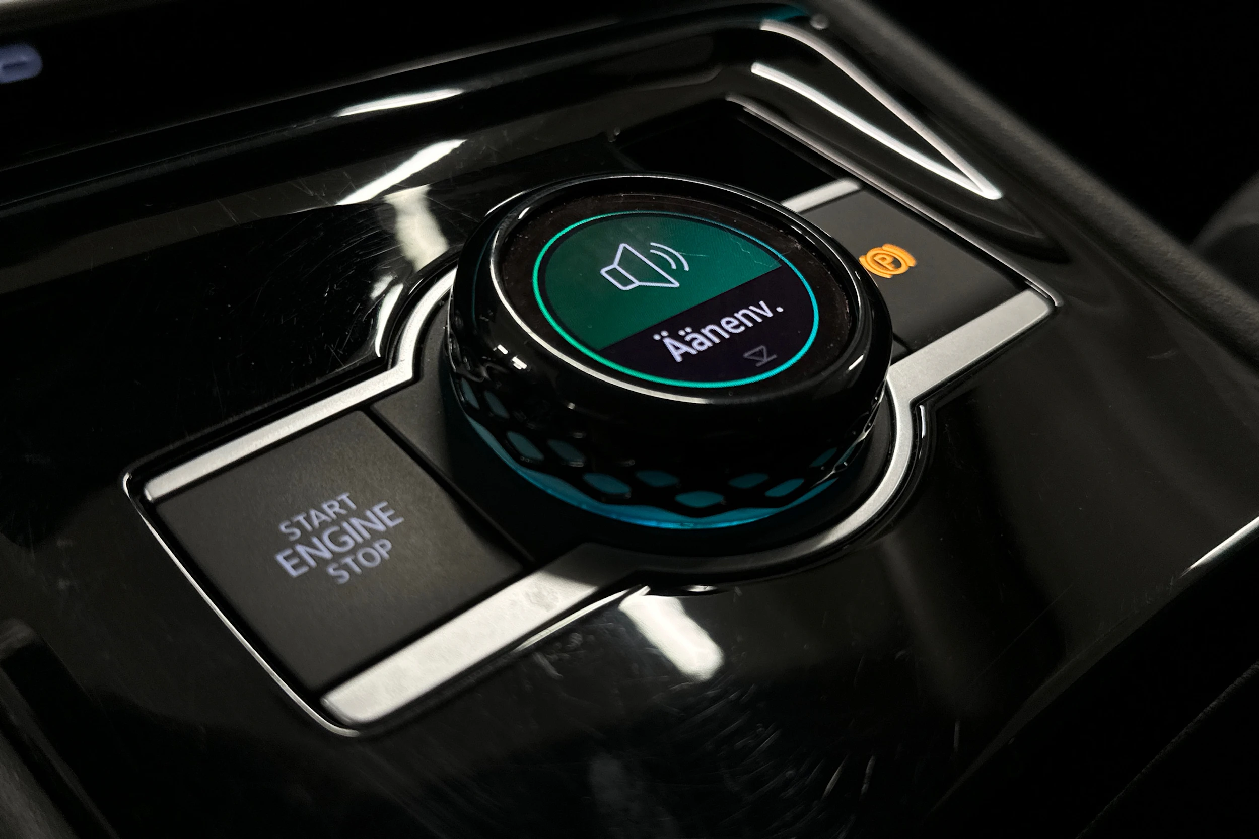 sininen Volkswagen Tiguan 2025 kuva 28.