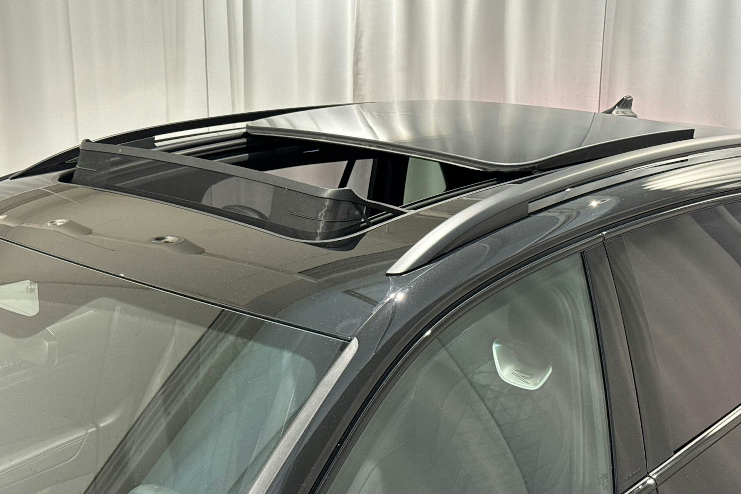 met. musta Volkswagen Tiguan 2025 kuva 11.