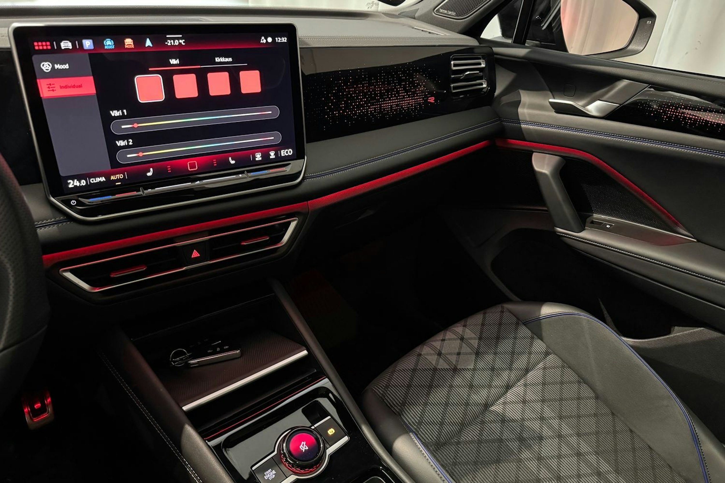 musta Volkswagen Tiguan 2025 kuva 35.