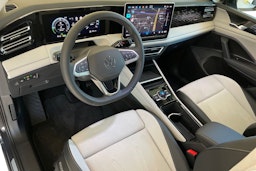 oranssi Volkswagen Tiguan 2025 kuva 6.