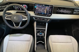 oranssi Volkswagen Tiguan 2025 kuva 7.