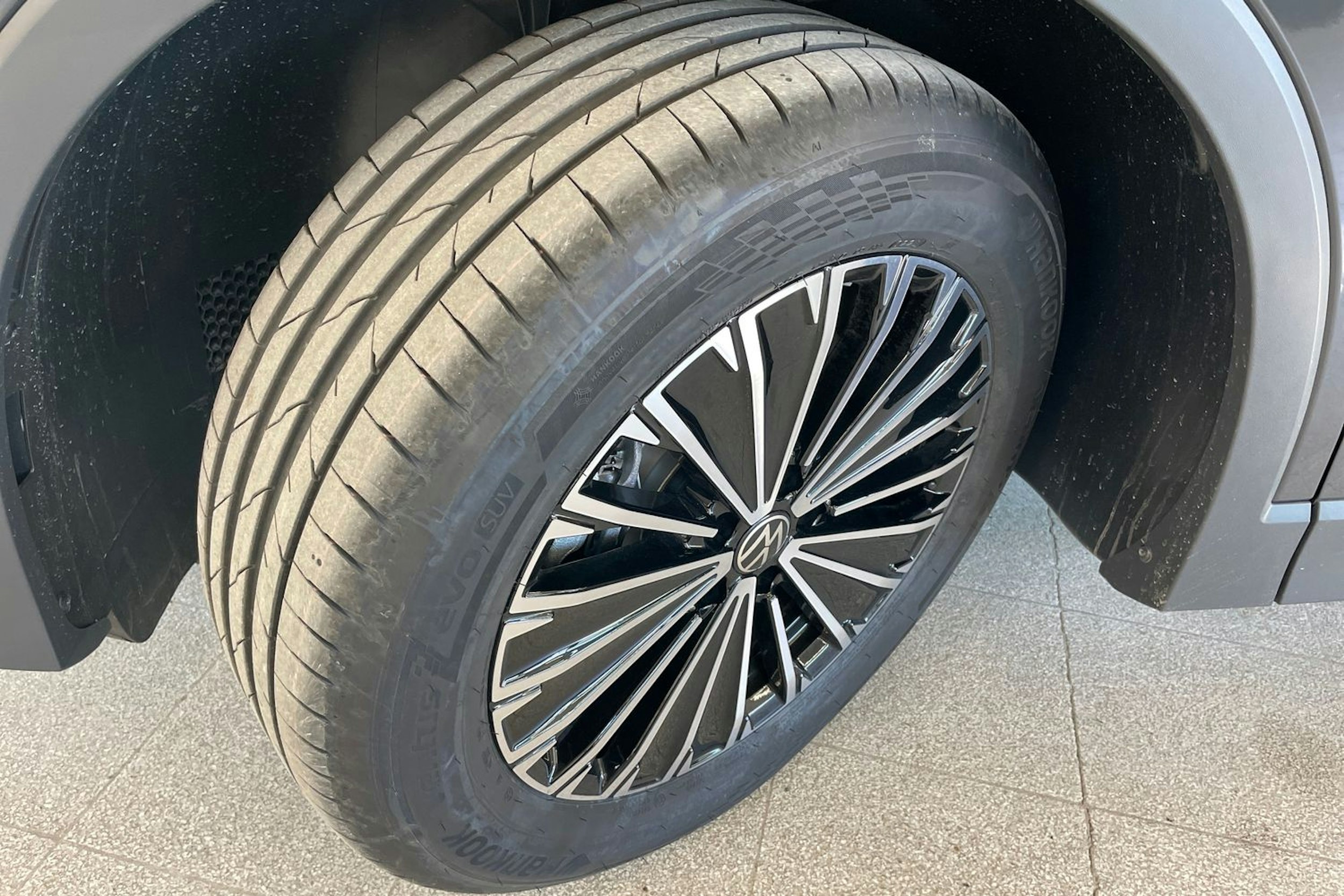 oranssi Volkswagen Tiguan 2025 kuva 10.