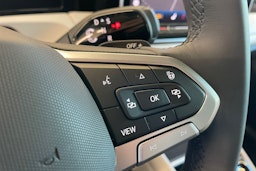 oranssi Volkswagen Tiguan 2025 kuva 13.