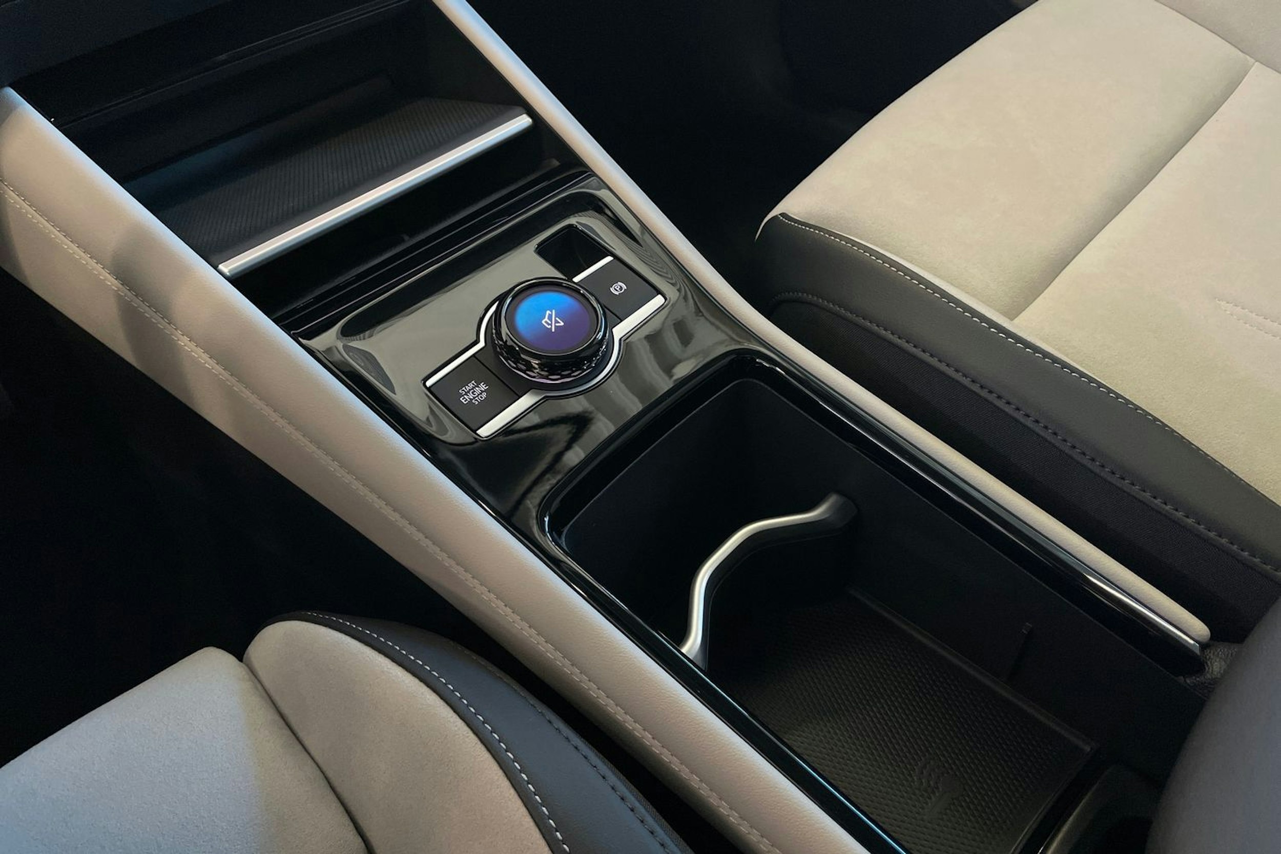oranssi Volkswagen Tiguan 2025 kuva 16.