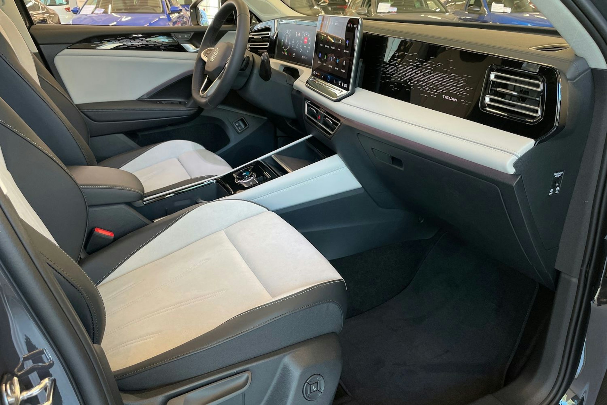 oranssi Volkswagen Tiguan 2025 kuva 22.