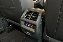 oranssi Volkswagen Tiguan 2025 kuva 24.