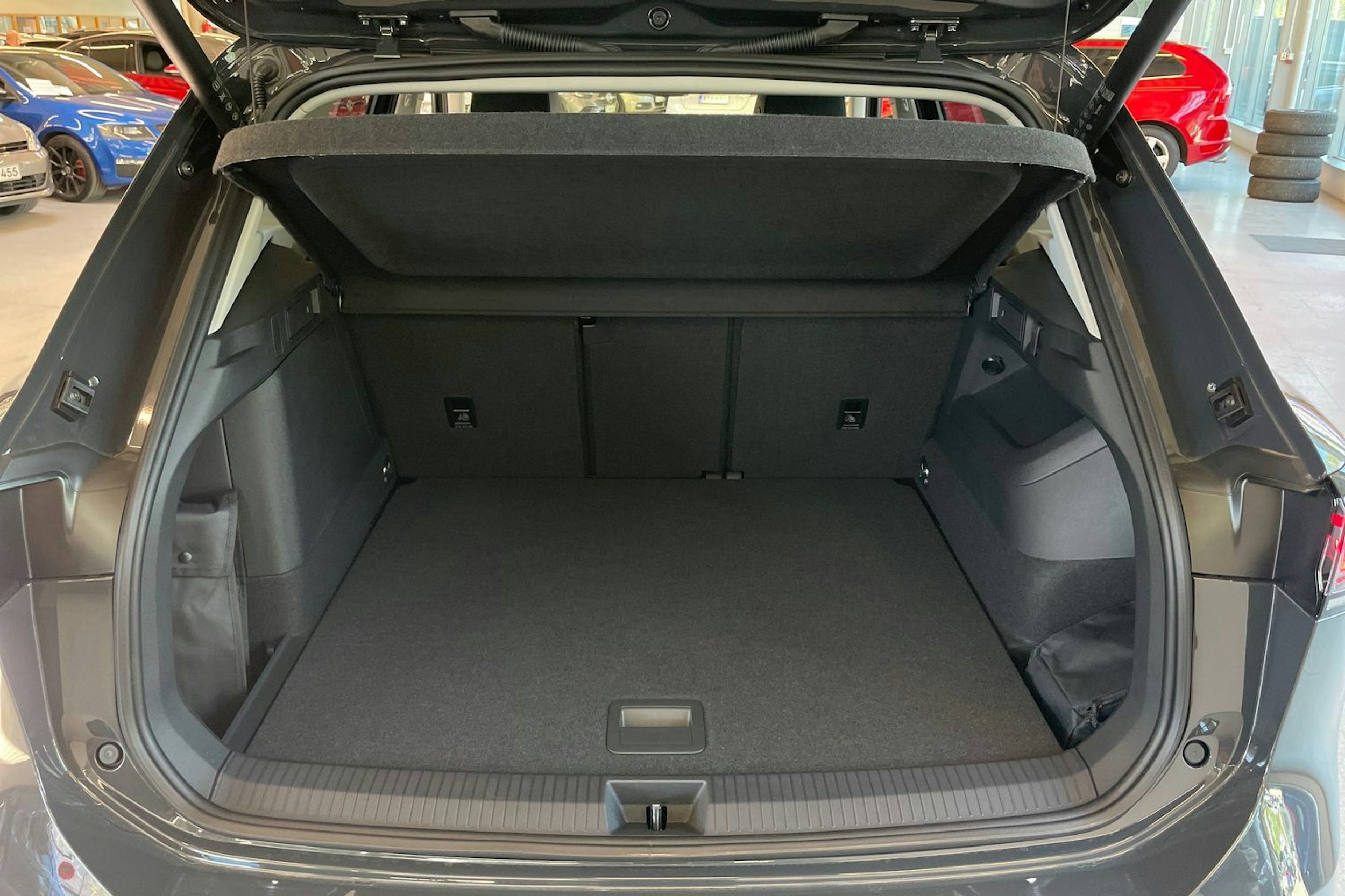 oranssi Volkswagen Tiguan 2025 kuva 25.