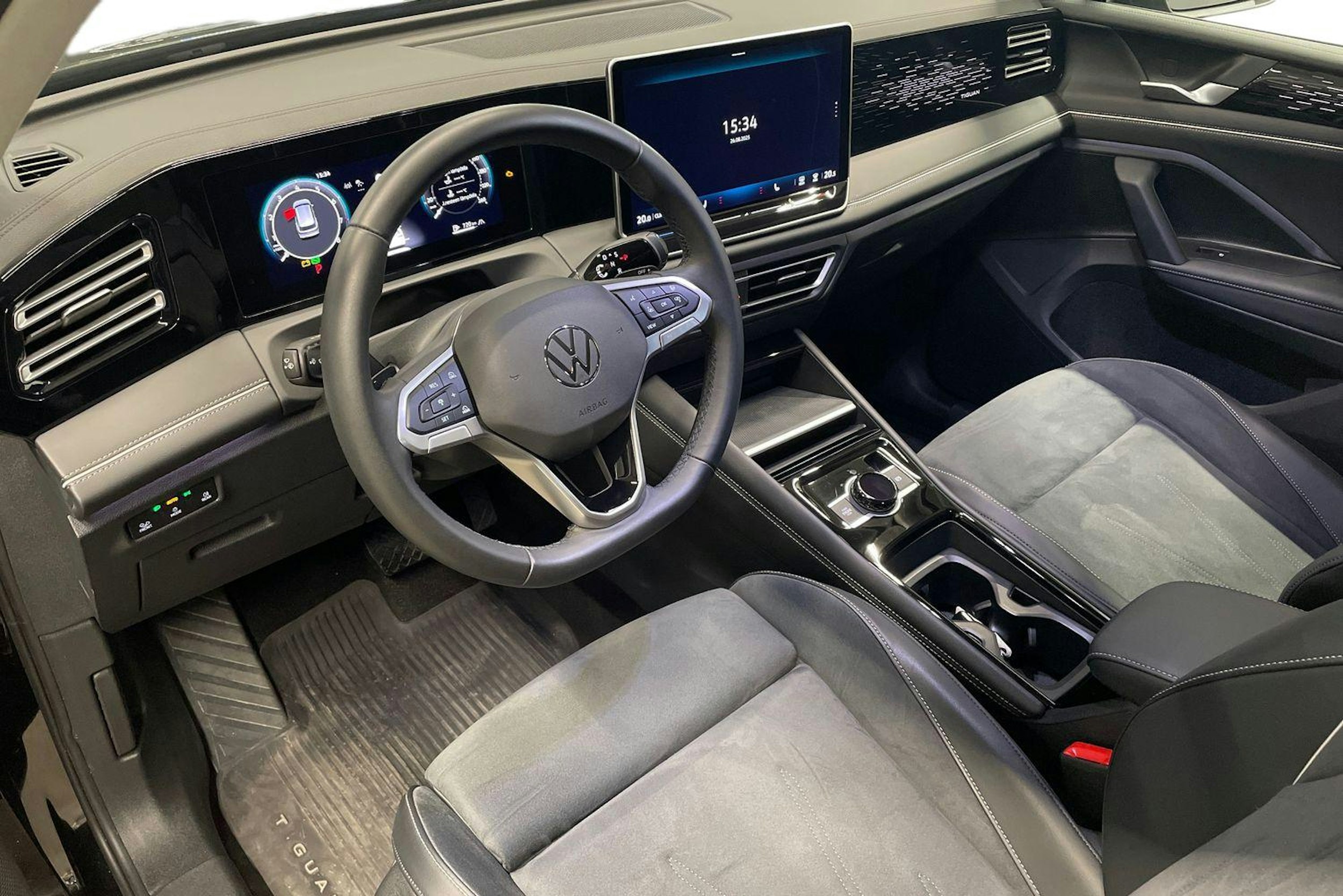 musta Volkswagen Tiguan 2025 kuva 7.
