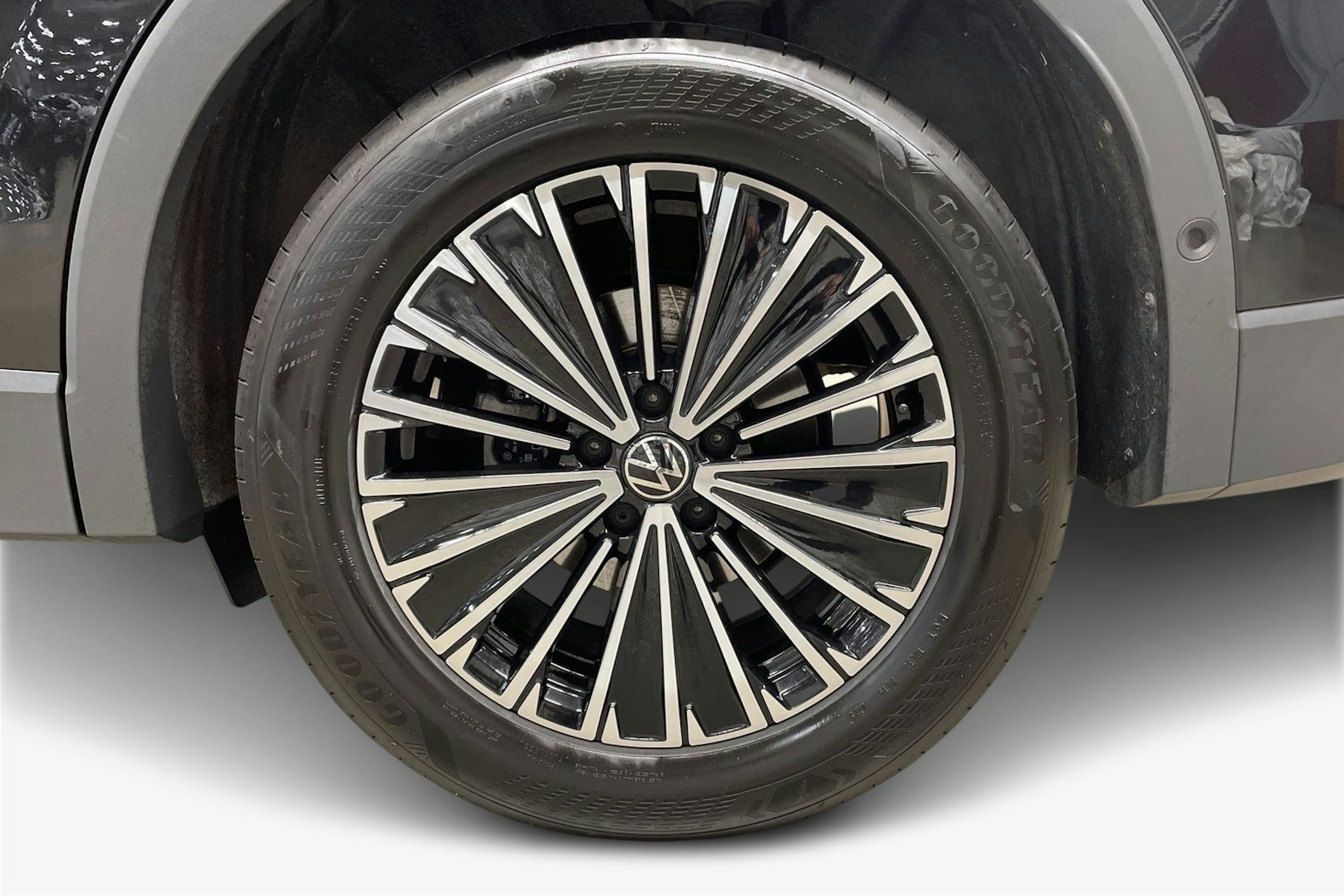 musta Volkswagen Tiguan 2025 kuva 11.