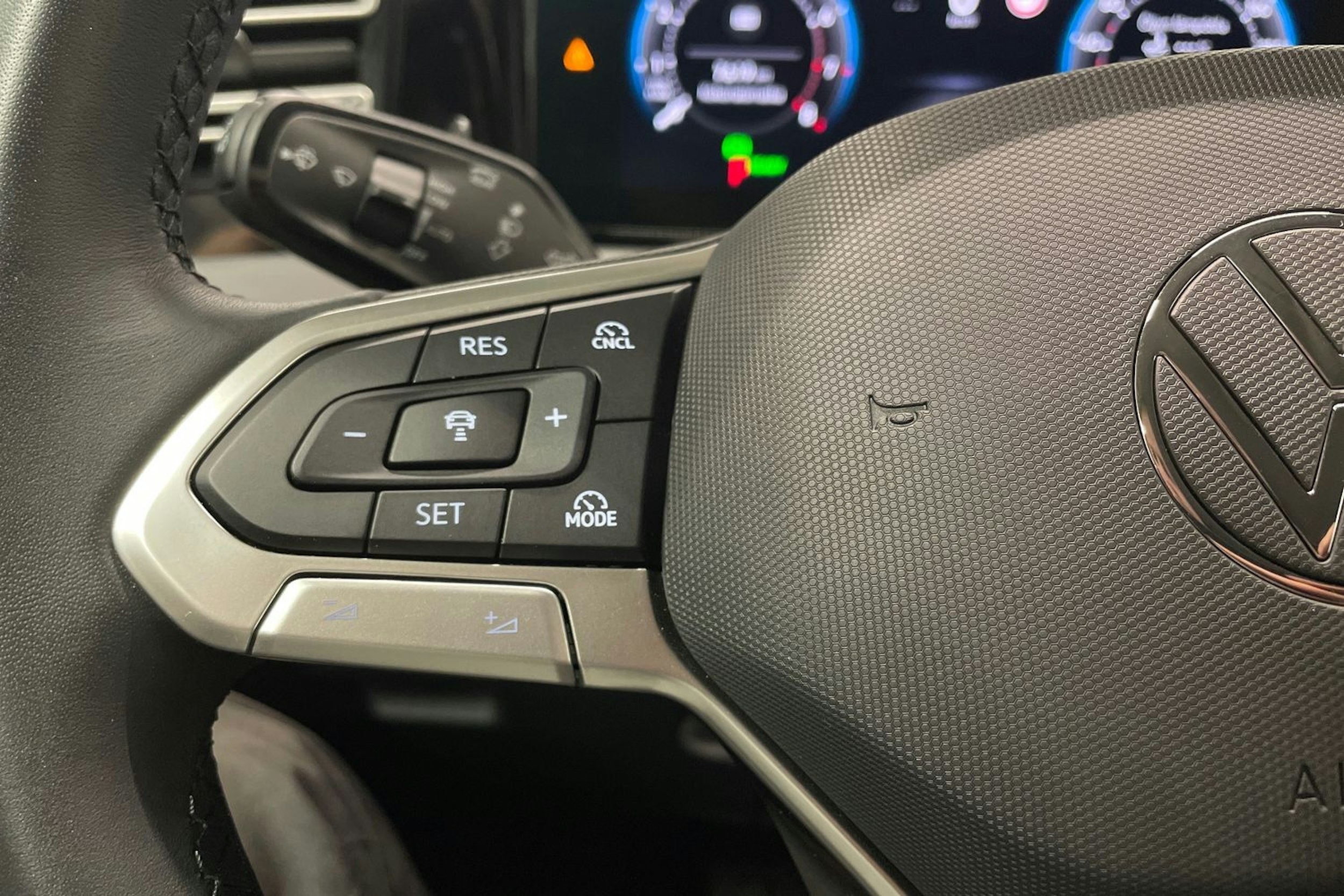 musta Volkswagen Tiguan 2025 kuva 23.