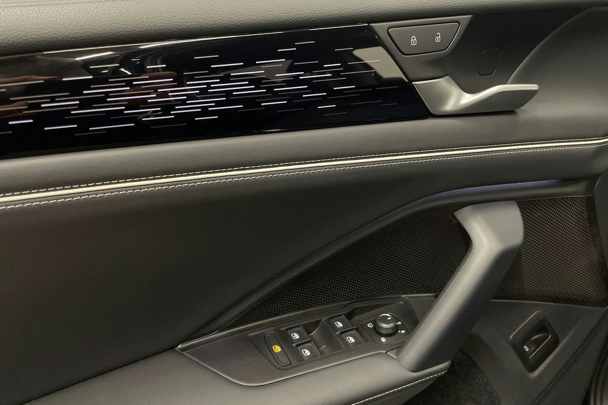 musta Volkswagen Tiguan 2025 kuva 25.