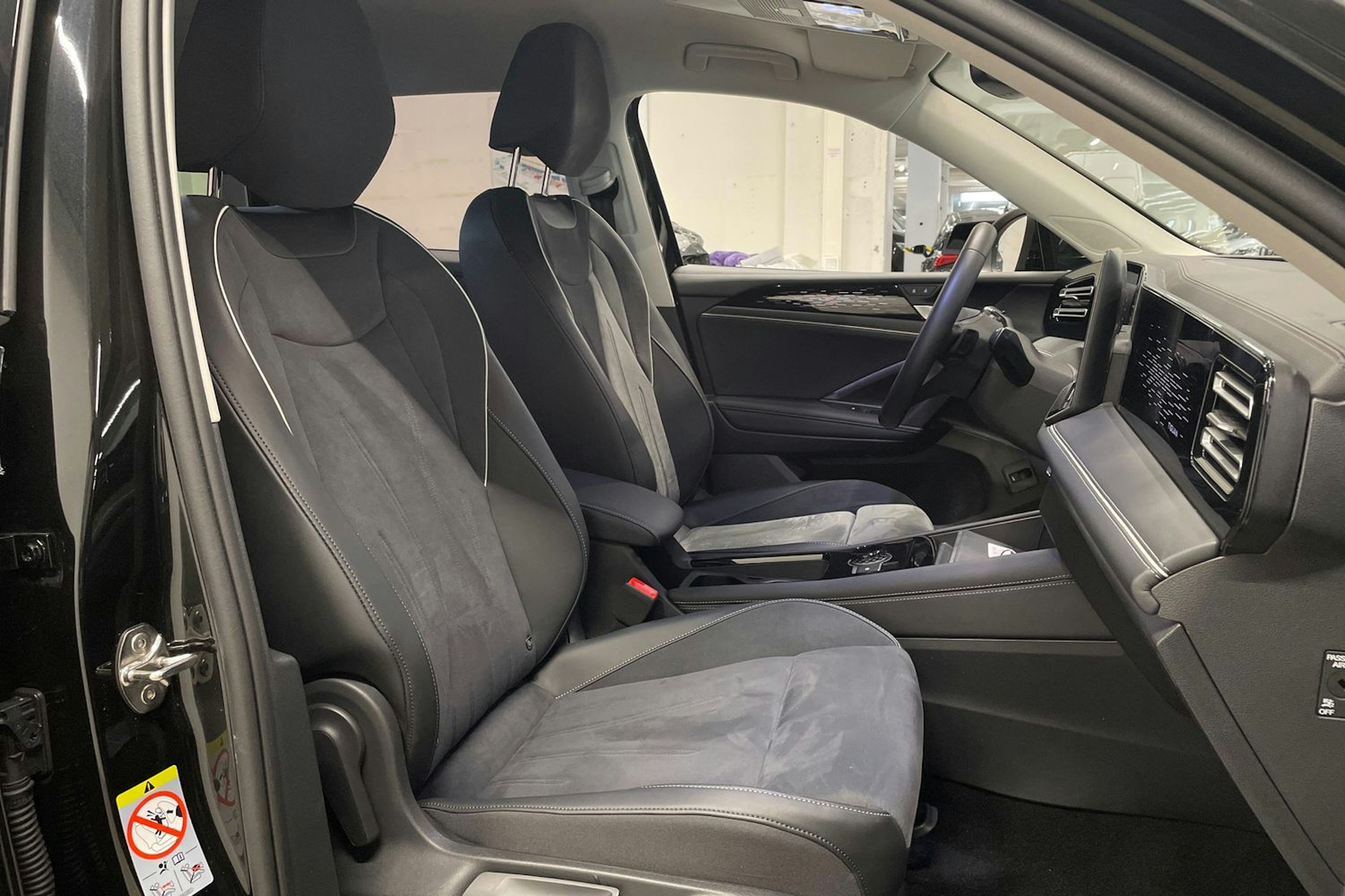 musta Volkswagen Tiguan 2025 kuva 27.