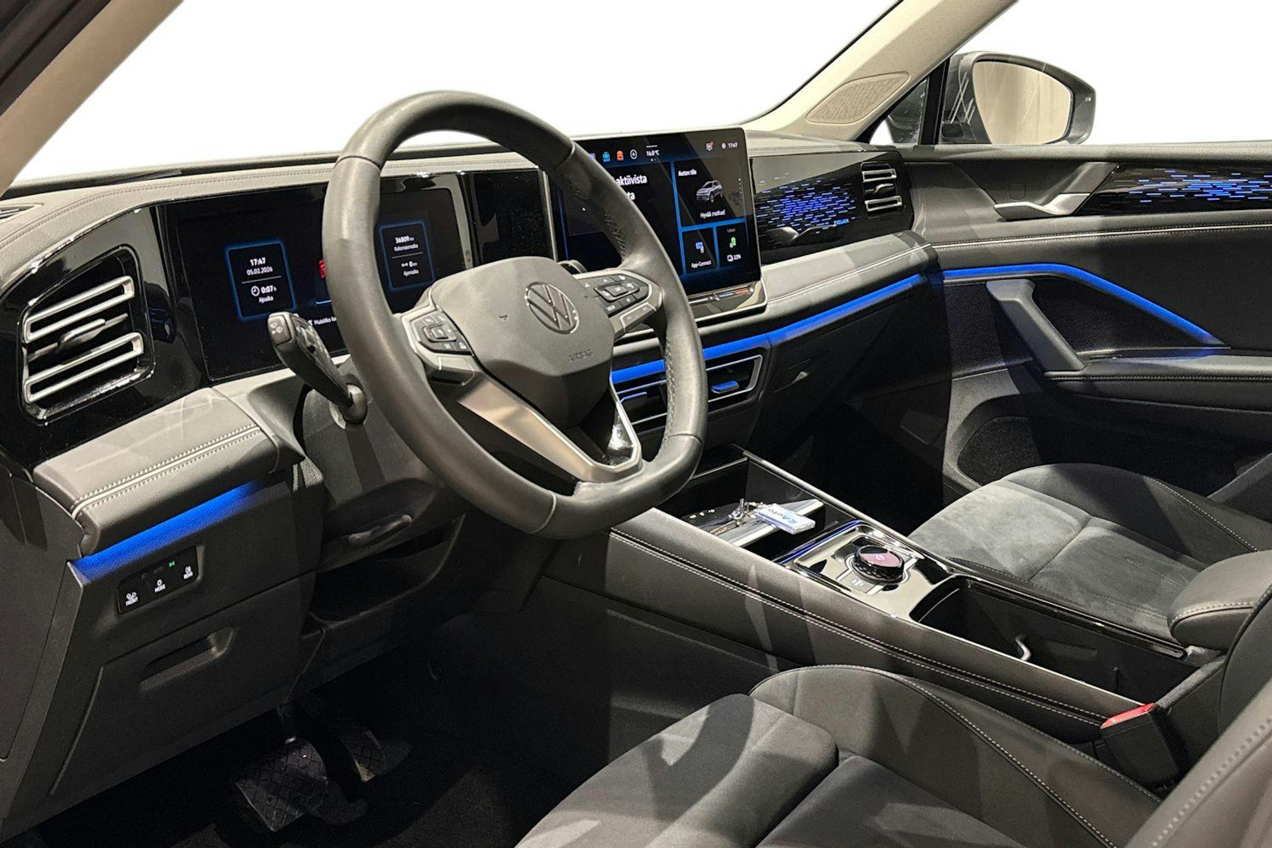 oranssi Volkswagen Tiguan 2025 kuva 7.