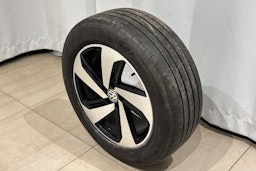 oranssi Volkswagen Tiguan 2025 kuva 14.