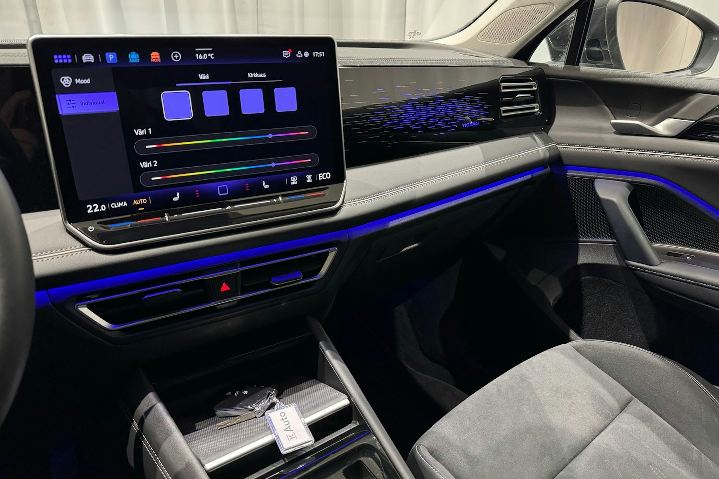 oranssi Volkswagen Tiguan 2025 kuva 33.