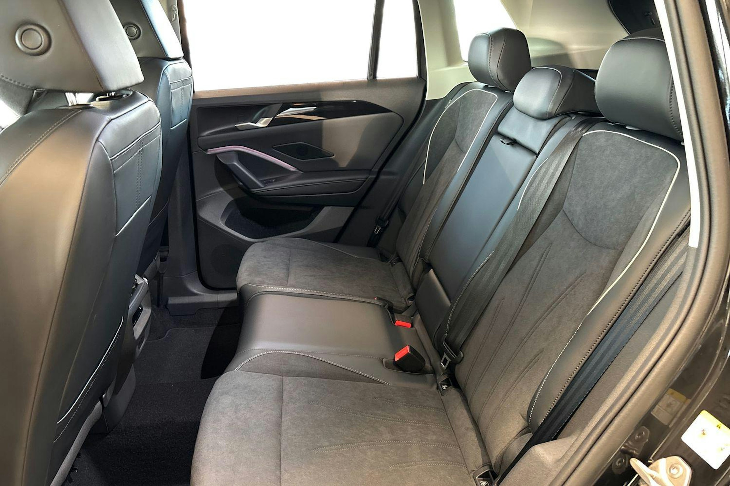 musta Volkswagen Tiguan 2026 kuva 8.