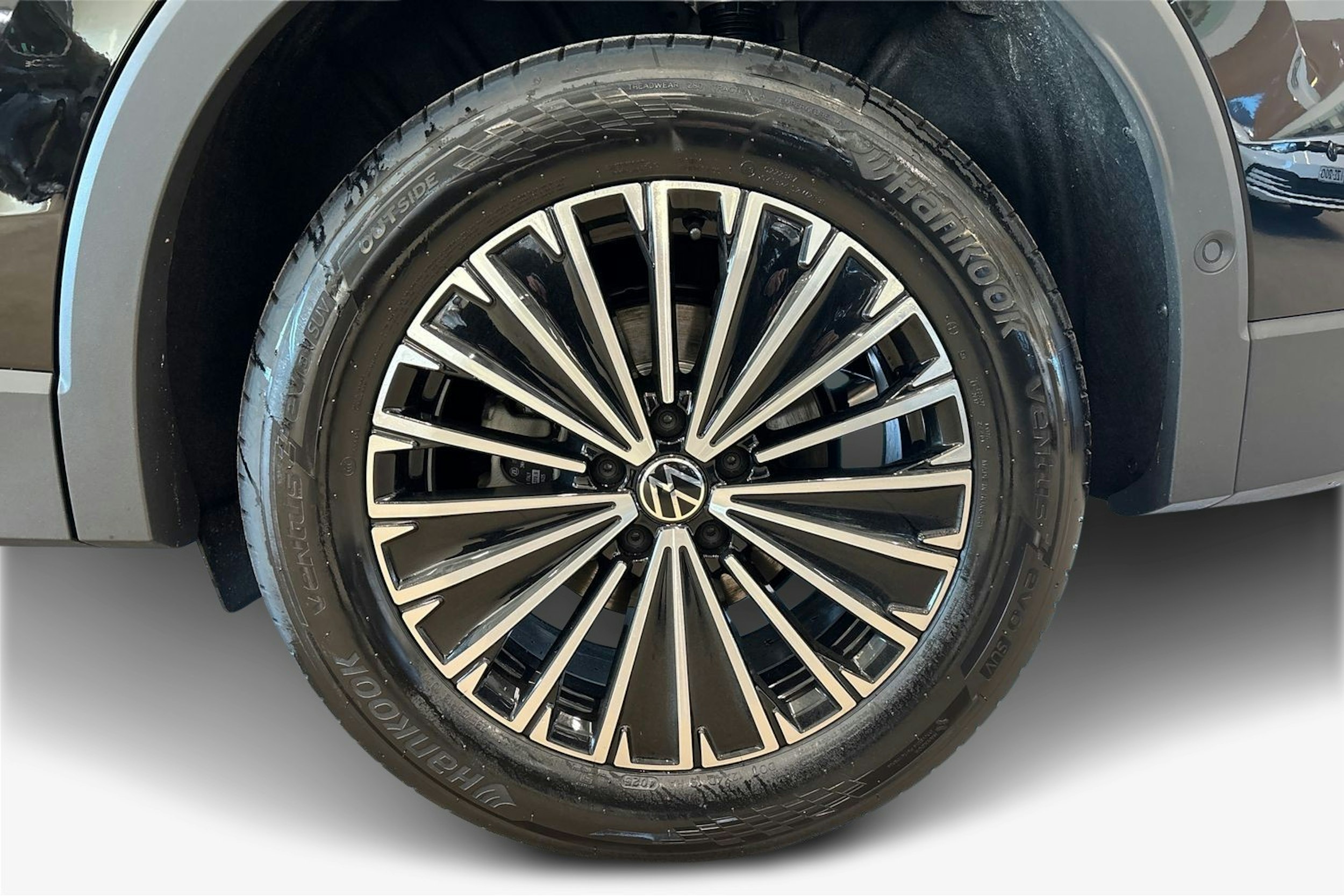 musta Volkswagen Tiguan 2026 kuva 9.