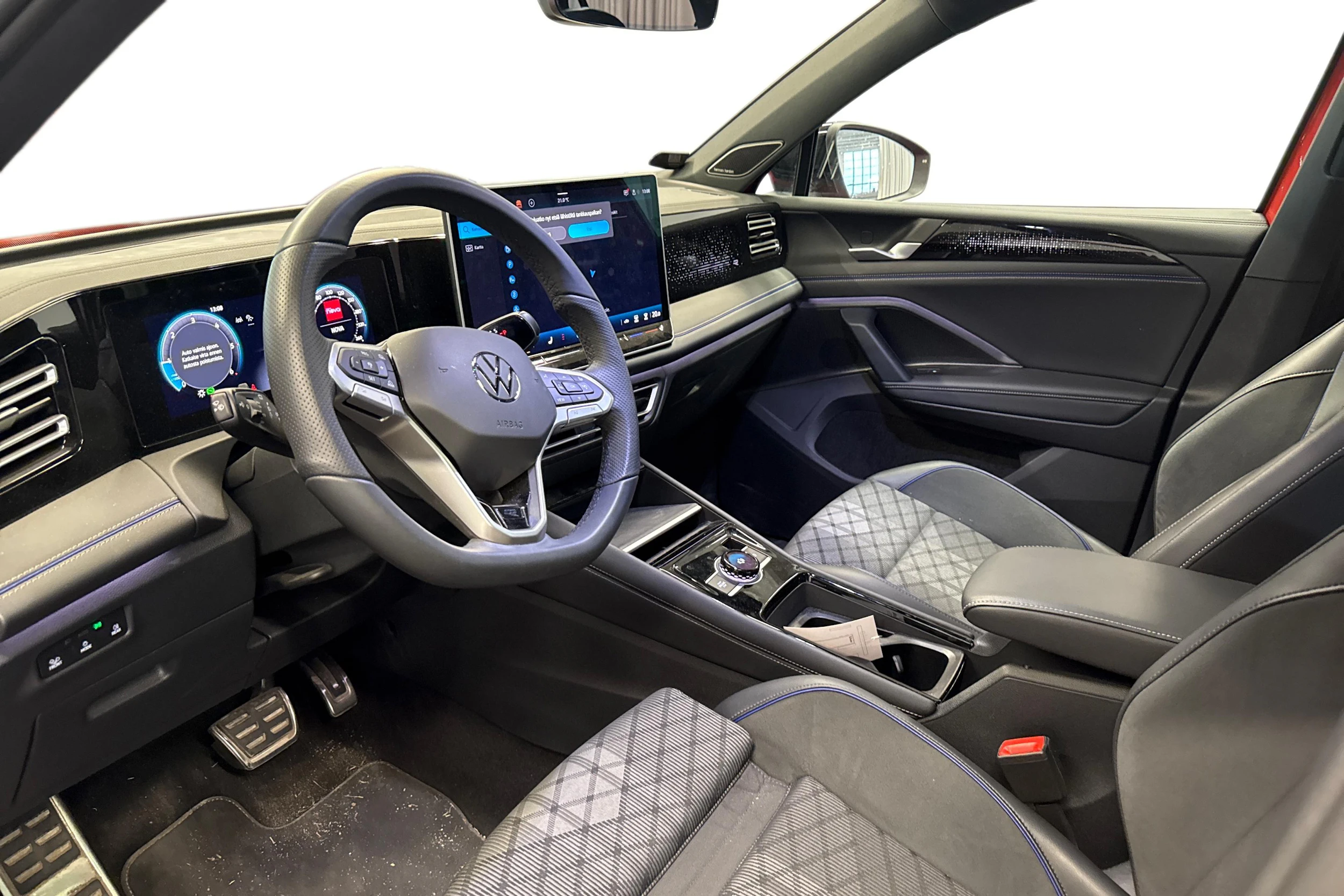 oranssi Volkswagen Tiguan 2025 kuva 3.