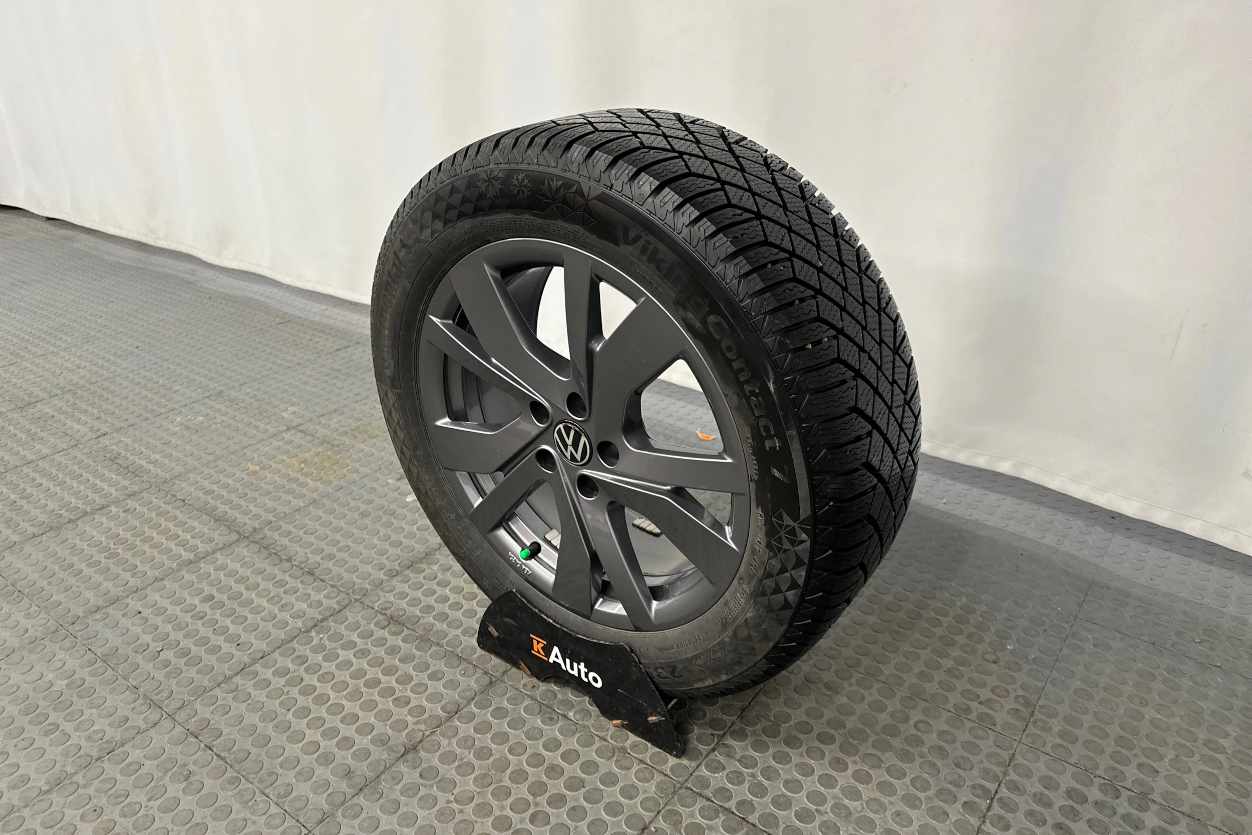 oranssi Volkswagen Tiguan 2025 kuva 10.