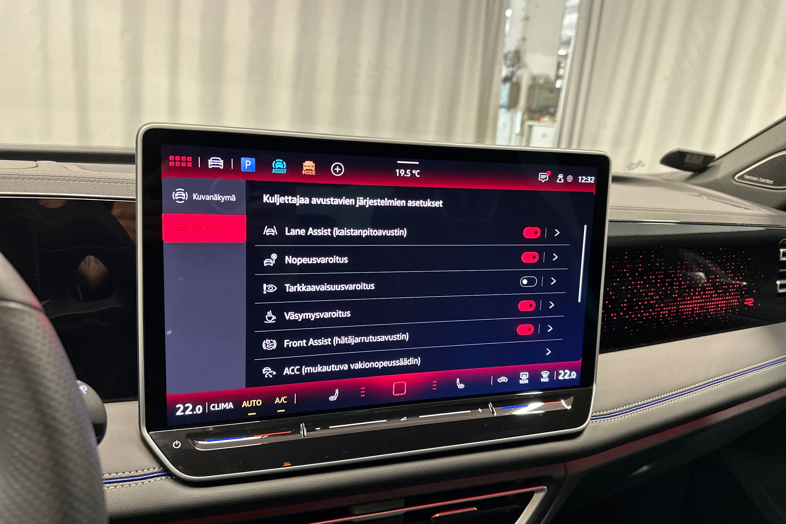oranssi Volkswagen Tiguan 2025 kuva 18.