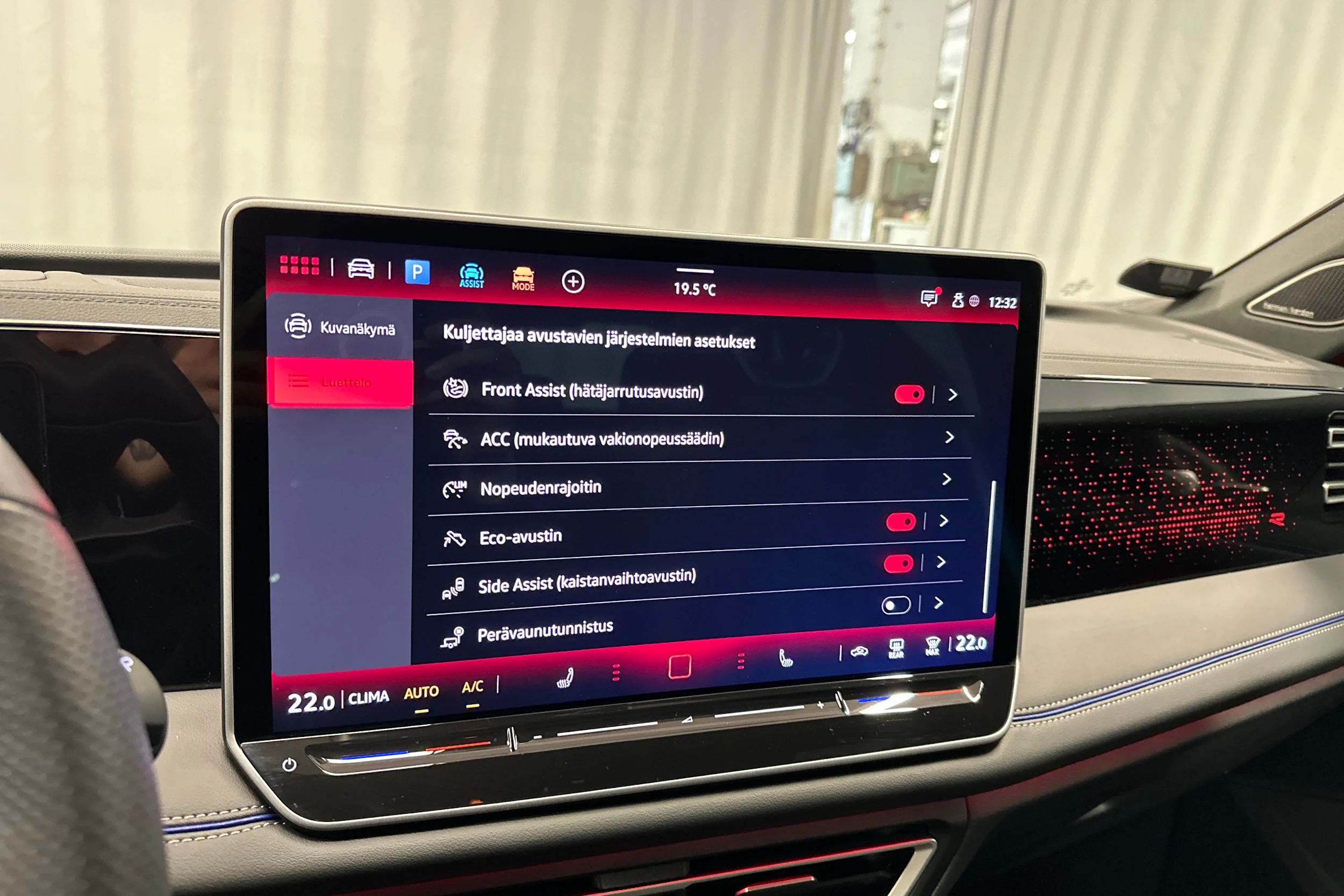 oranssi Volkswagen Tiguan 2025 kuva 19.