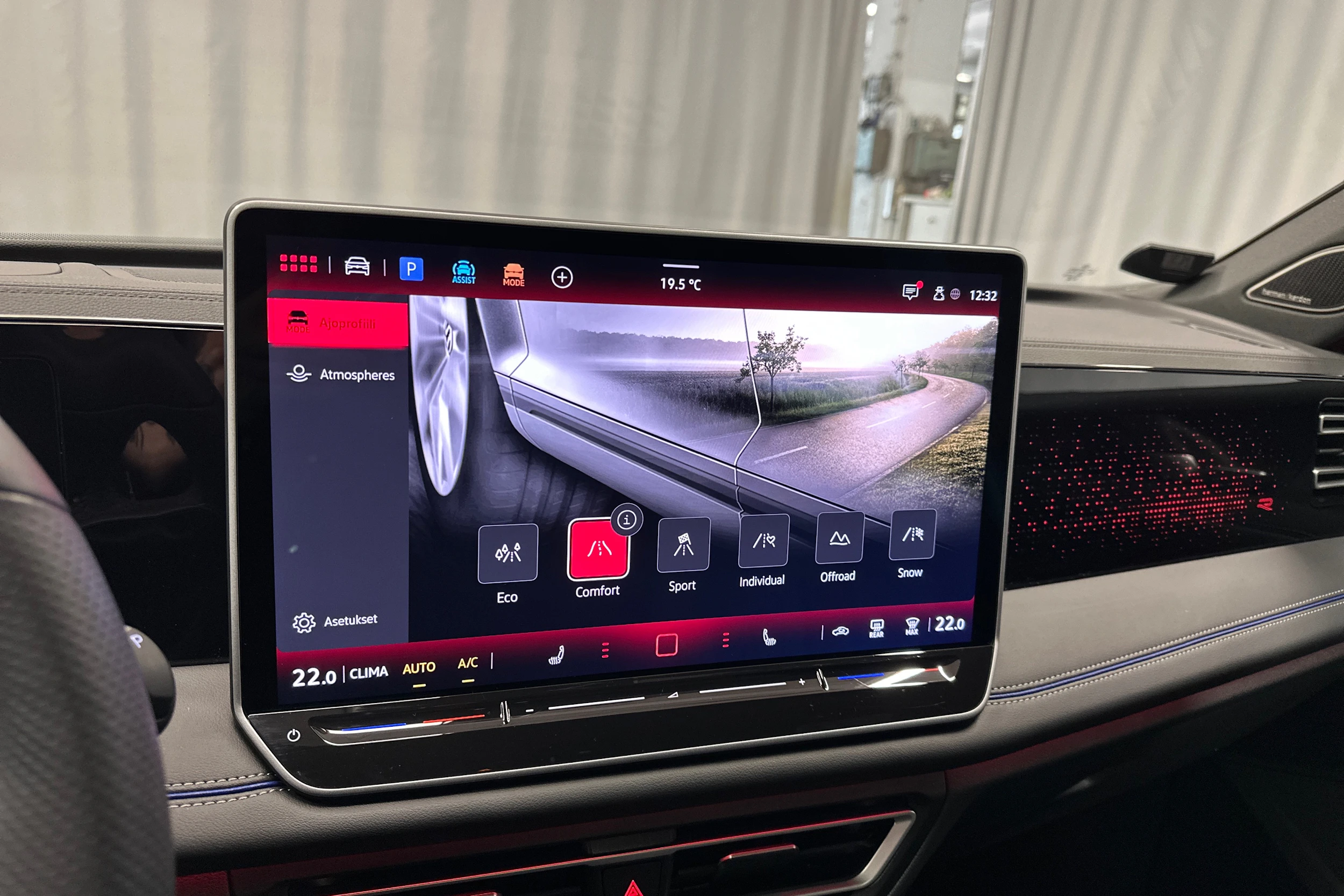 oranssi Volkswagen Tiguan 2025 kuva 20.