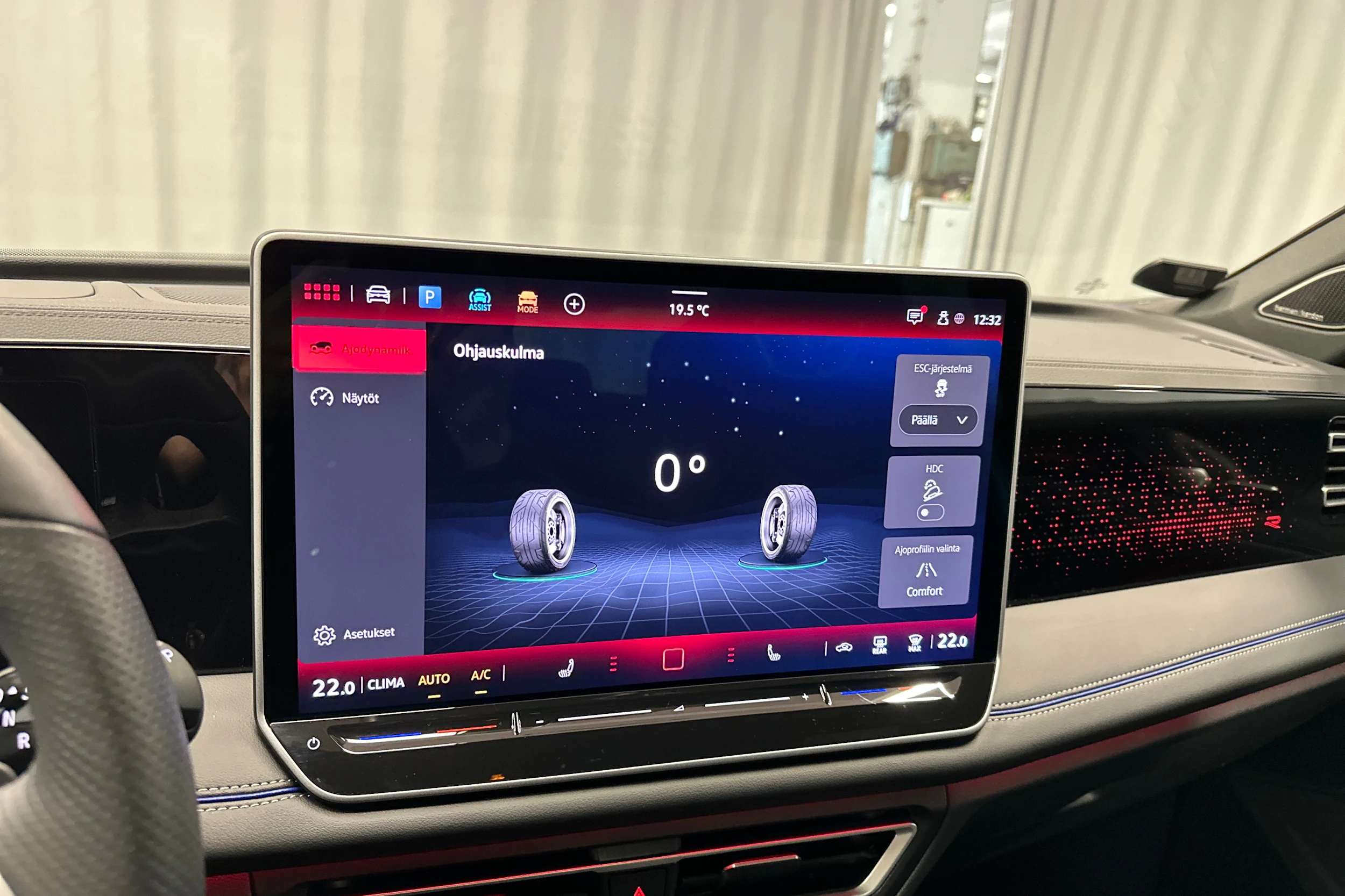 oranssi Volkswagen Tiguan 2025 kuva 22.