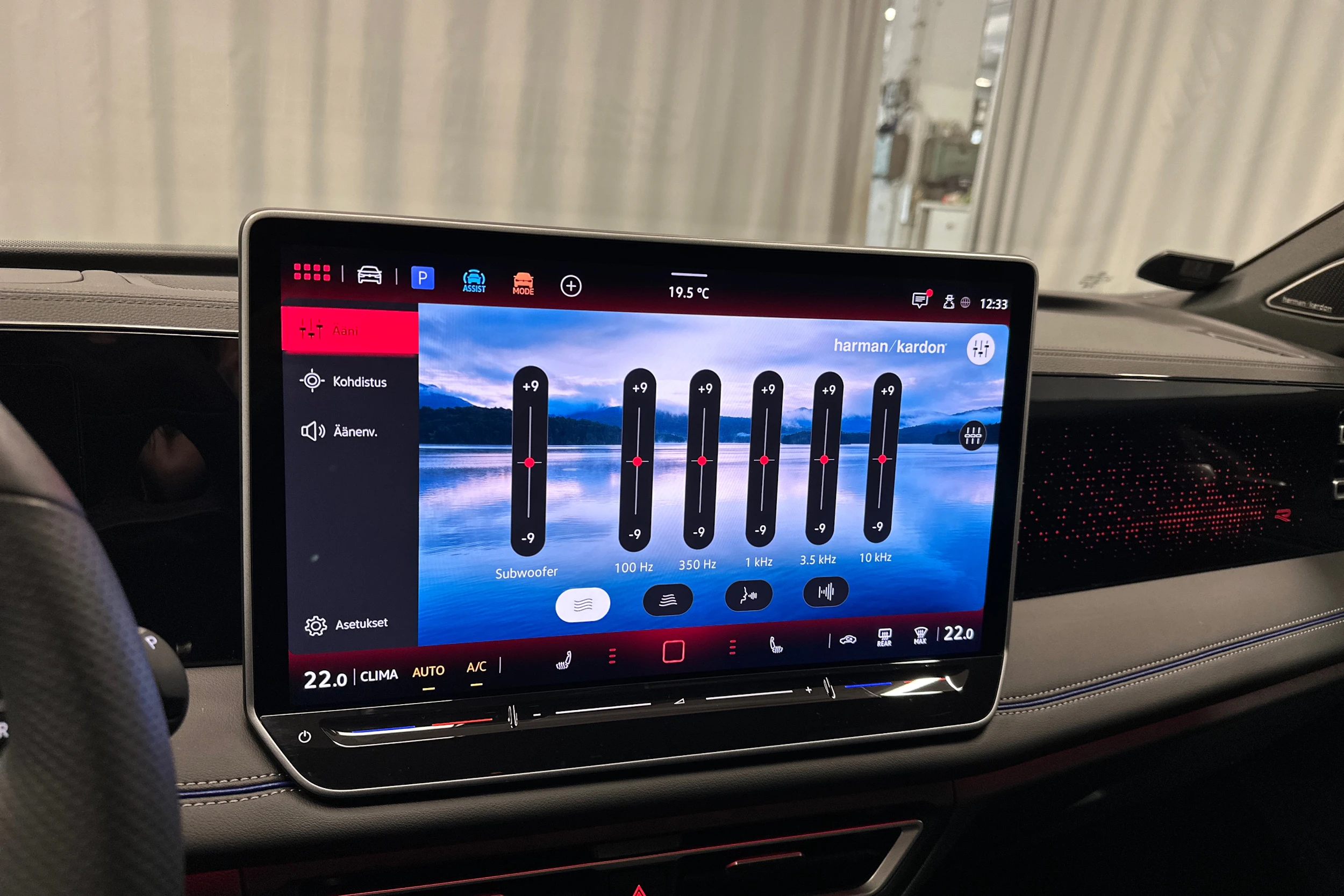 oranssi Volkswagen Tiguan 2025 kuva 25.
